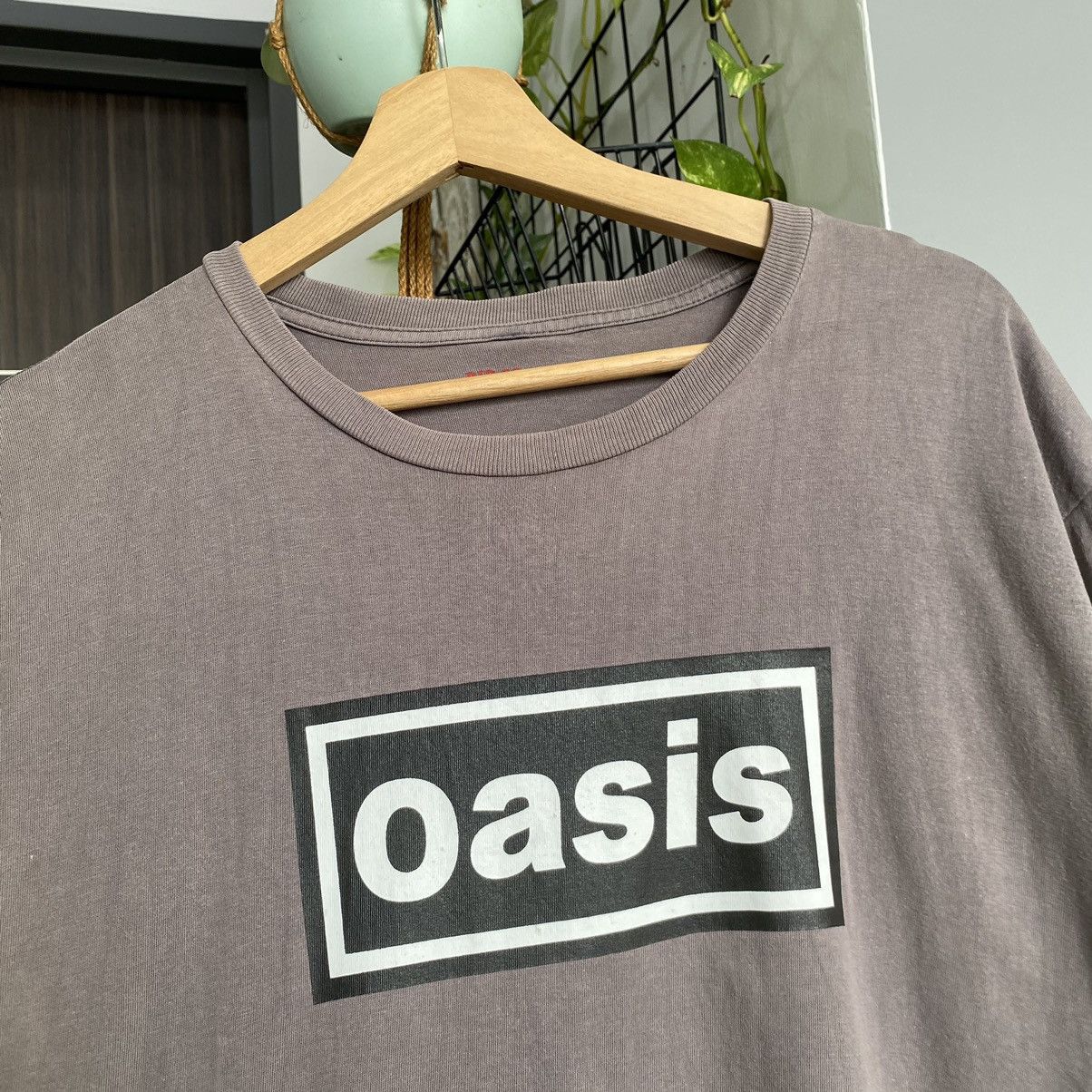Band Tees Thrashed Faded Vintage Oasis Definitely Maybe ERD GRUNGE TEE Size US XL / EU 56 / 4 - 4 Thumbnail