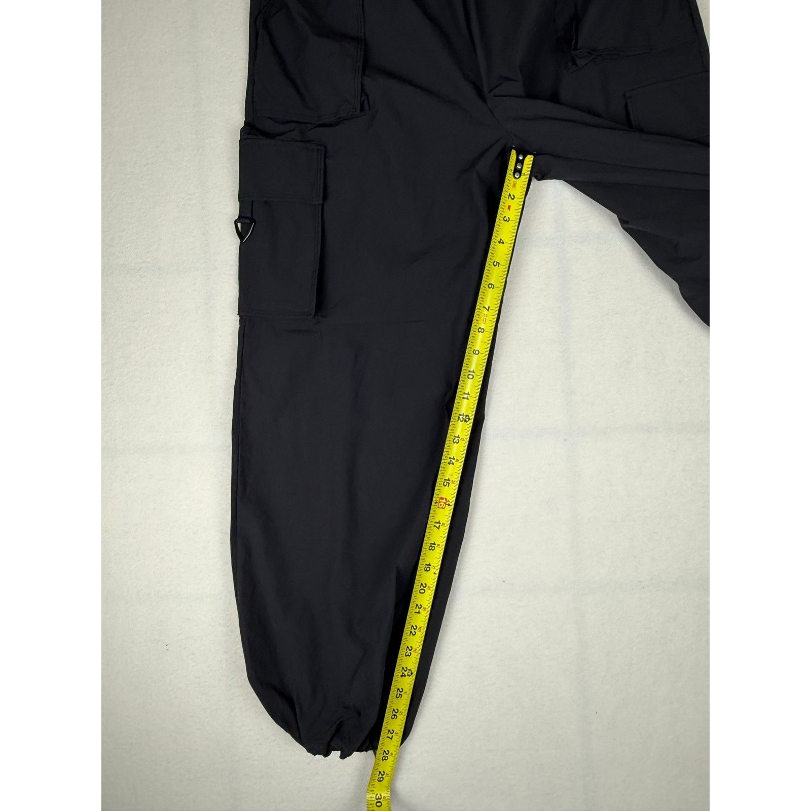 Fabletics fabletics men jogger pants size XL in very good condition Size US 27 - 8 Thumbnail