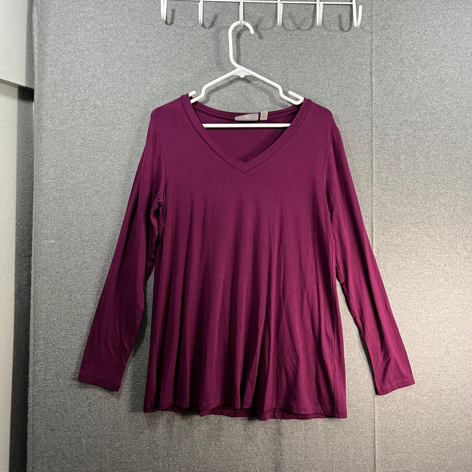 Other Susan Graver Lifestyle Spa Knit V-Neck Long Sleeve A-Line T Size S / US 4 / IT 40 - 1 Thumbnail
