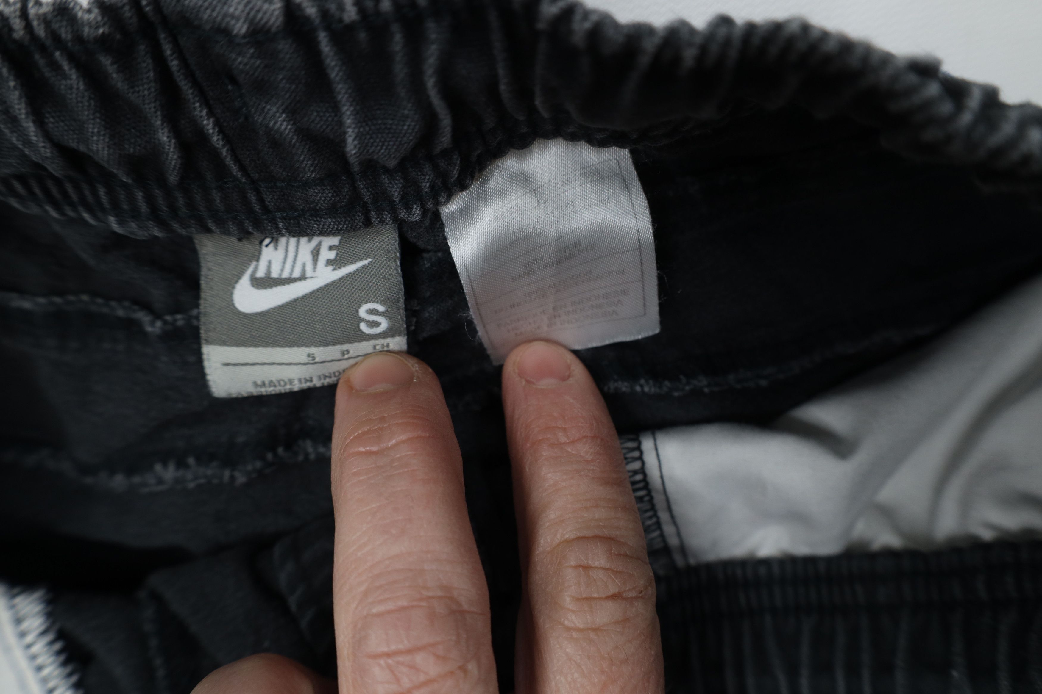 Nike Vintage Y2K Nike Travis Scott Mini Swoosh Above Knee Shorts Size US 30 / EU 46 - 8 Thumbnail