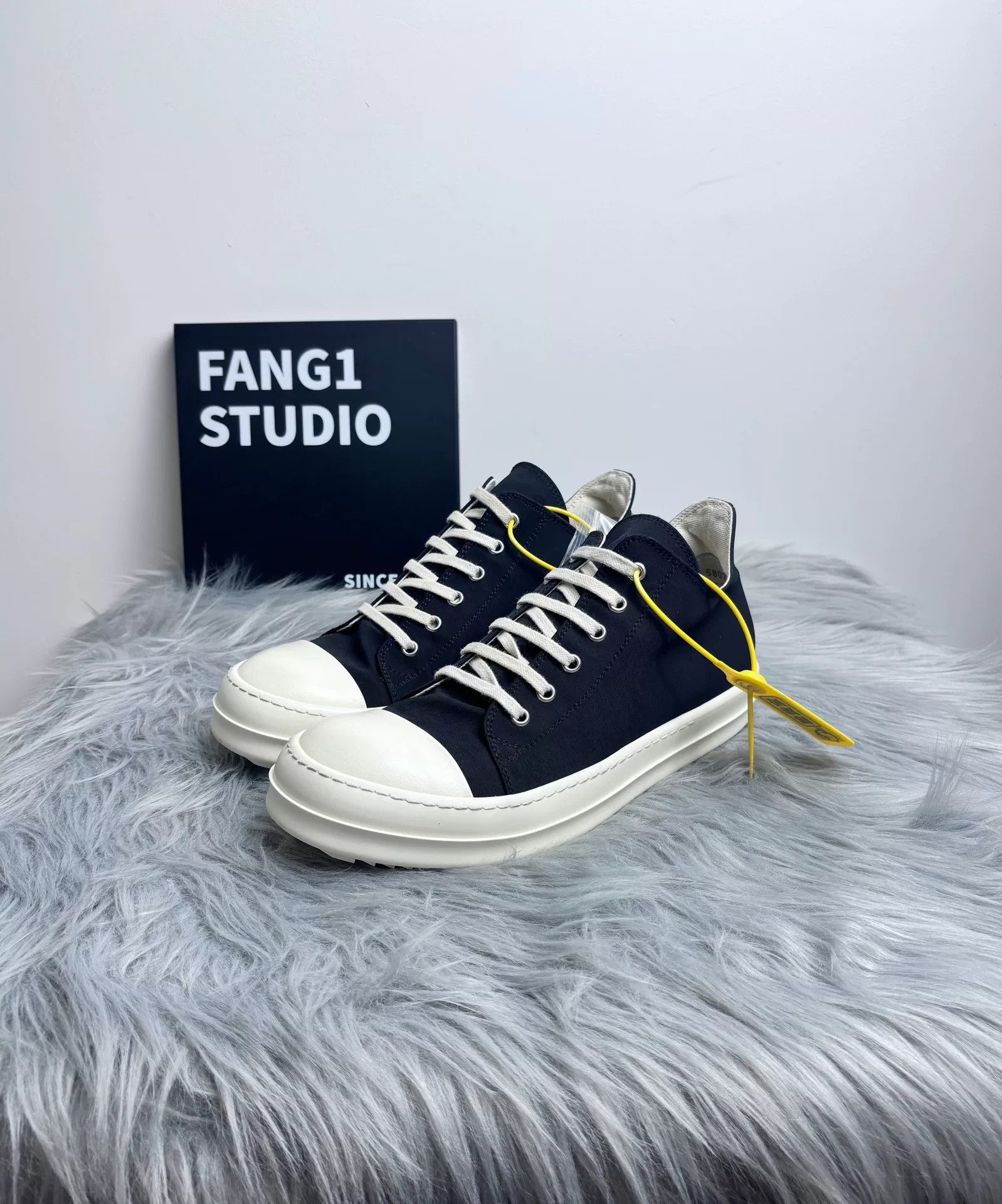 Rick Owens Rick Owens Lowtop Sneakers 8.5 Men Size US 8.5 / EU 41-42 - 1 Thumbnail