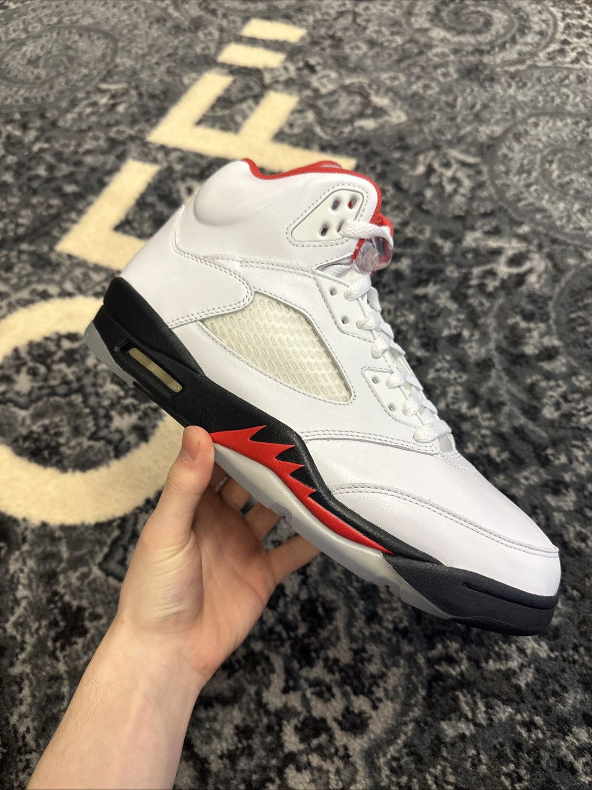 Nike Jordan 5 retro silver tongue / Nike Size US 10.5 / EU 43-44 - 1 Thumbnail