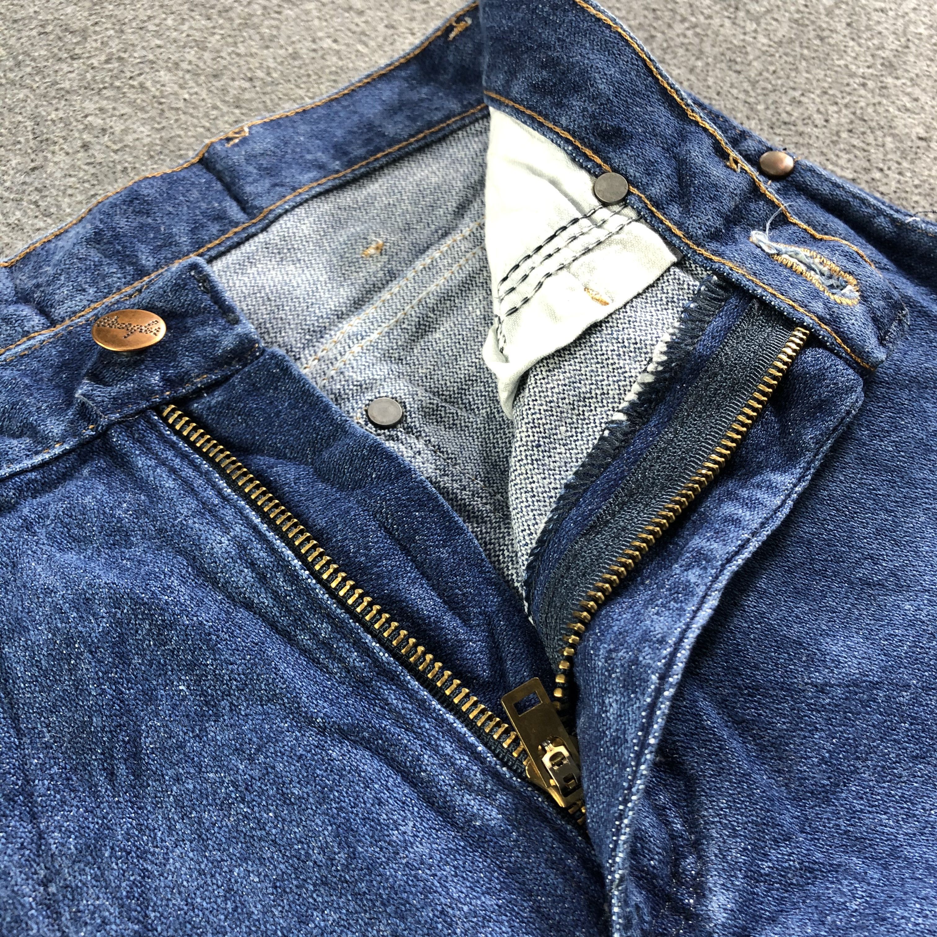 Vintage Vintage Blue Wash Wrangler Jeans-J3056 Size US 30 / EU 46 - 8 Thumbnail