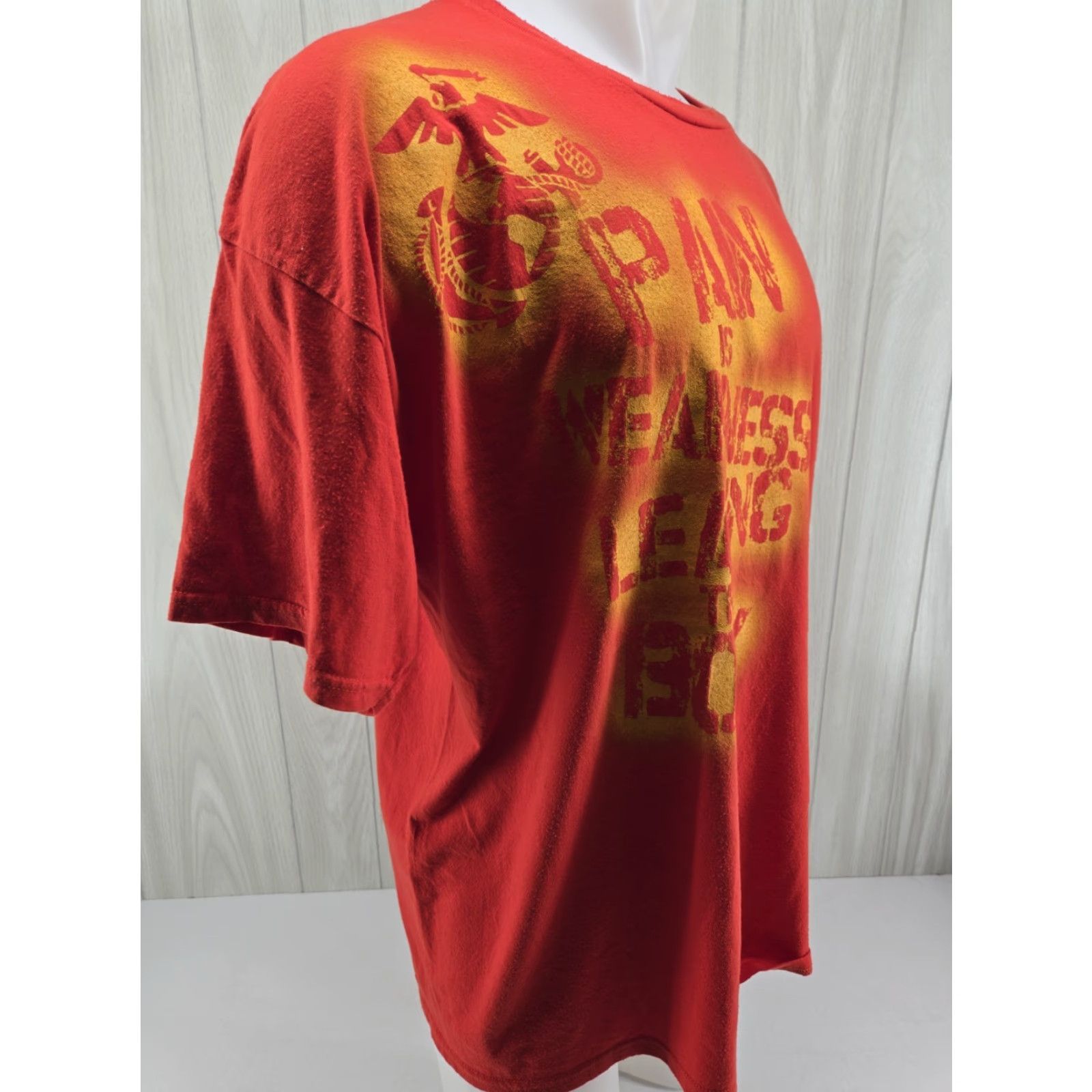 Vintage Black Ink Design USMC Pain is Weakness Leaving the Body Red 2XL Marine Corp Logo Shirt Men Short Sleeve Crew Neck Graphic Print Cotton T-Shirt Size US XXL / EU 58 / 5 - 5 Thumbnail