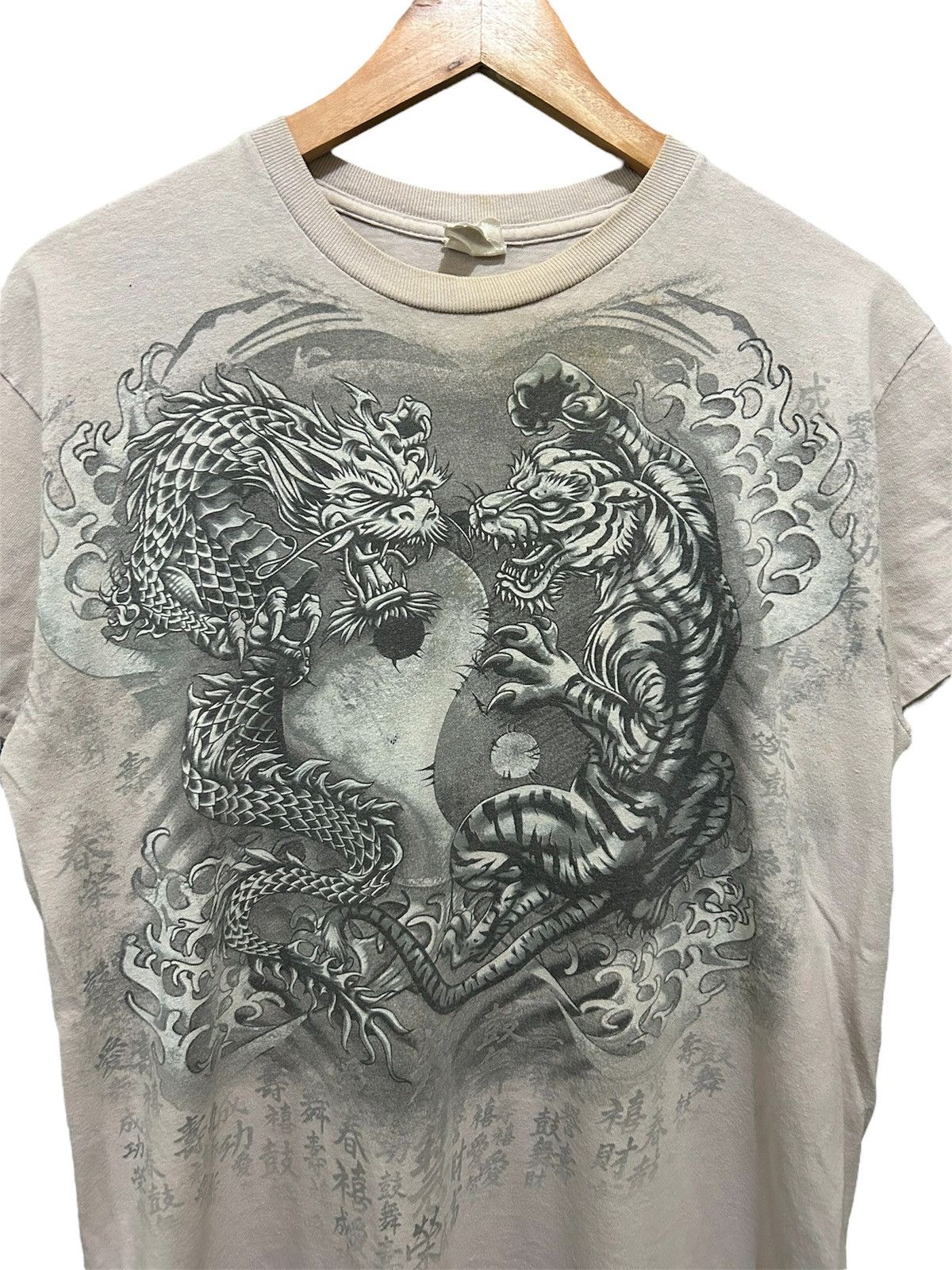 Japanese Brand × Vintage Vintage 90s tiger vs dragon Size US L / EU 52-54 / 3 - 2 Thumbnail