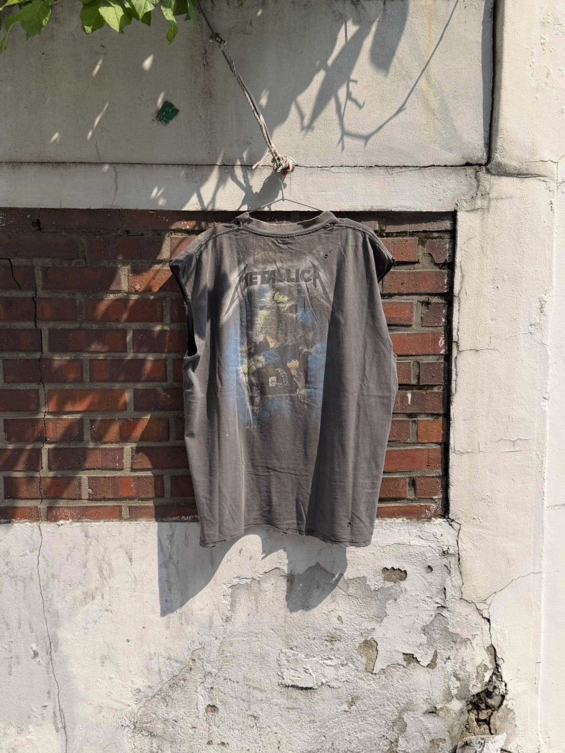 Band Tees × Metallica × Vintage 80s Metallica Electric Chair thrashed Tank top Size US XL / EU 56 / 4 - 2 Thumbnail
