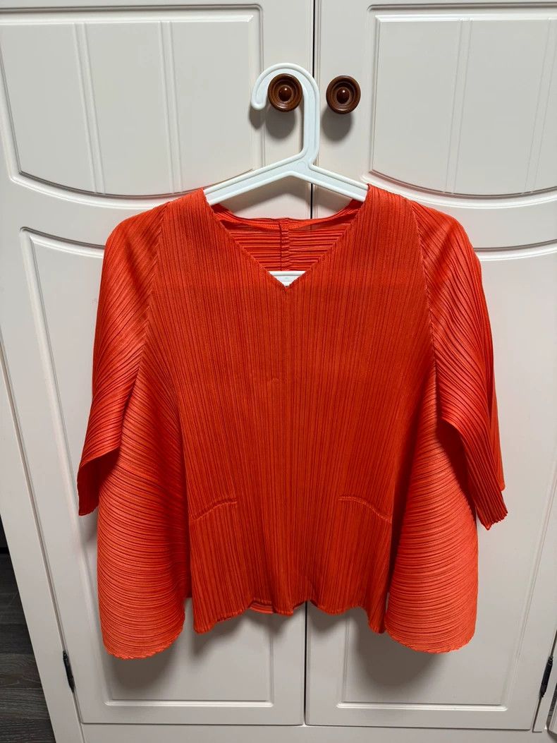 Issey Miyake size:3 Orange pleated top