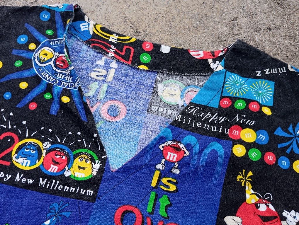 Vintage VTG M&M shirt scrub 🍫 Happy Millennium 🥳 Size US L / EU 52-54 / 3 - 3 Thumbnail