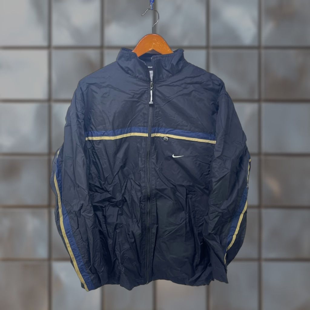 Nike VINTAGE Nike Windbreaker Jacket Swoosh Logo Regular L Black 90s Mens Zip Full Zip Winter Fall Spring Size US L / EU 52-54 / 3 - 1 Thumbnail