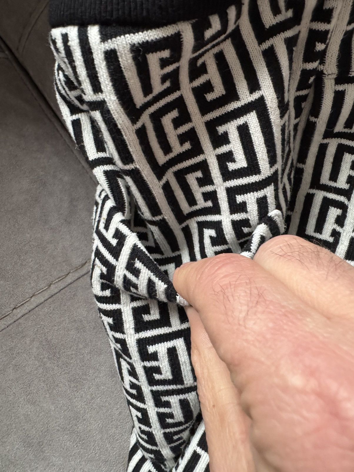 Balmain BALMAIN joggers sz S SEE REAL TAPE MEASUREMENTS IN PHOTOS Size US 29 - 18 Thumbnail