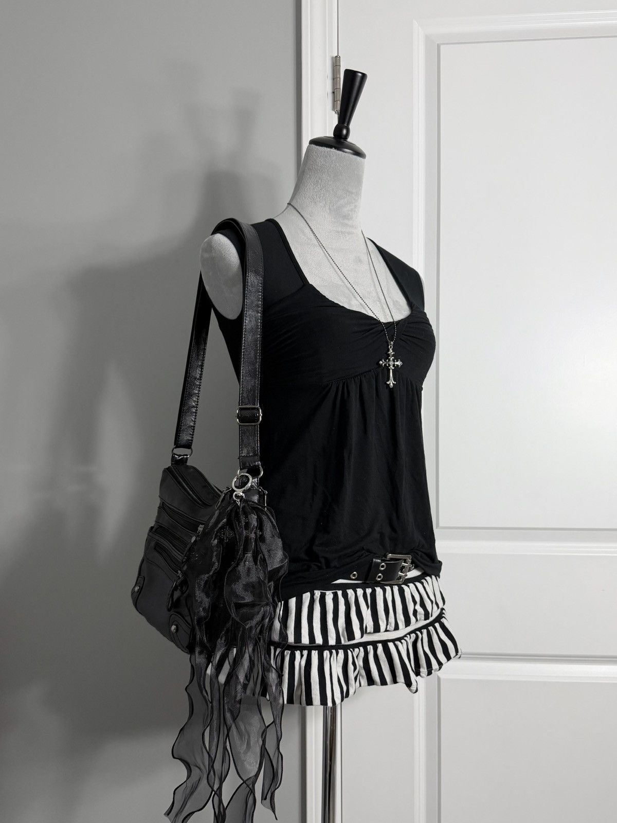 Other Soprano Ruched Empire Waist Black Flowy Top w/ Cap Sleeves Size XS / US 0-2 / IT 36-38 - 7 Thumbnail