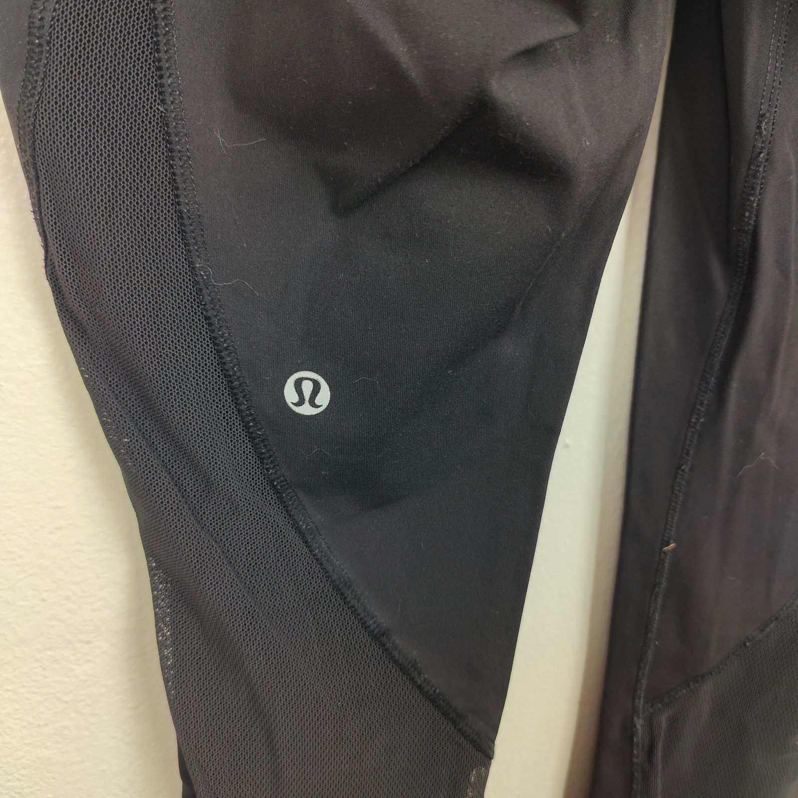 Lululemon Lululemon Crop Leggings Womens 4 Black Mesh Activewear Size 27" / US 4 / IT 40 - 5 Thumbnail