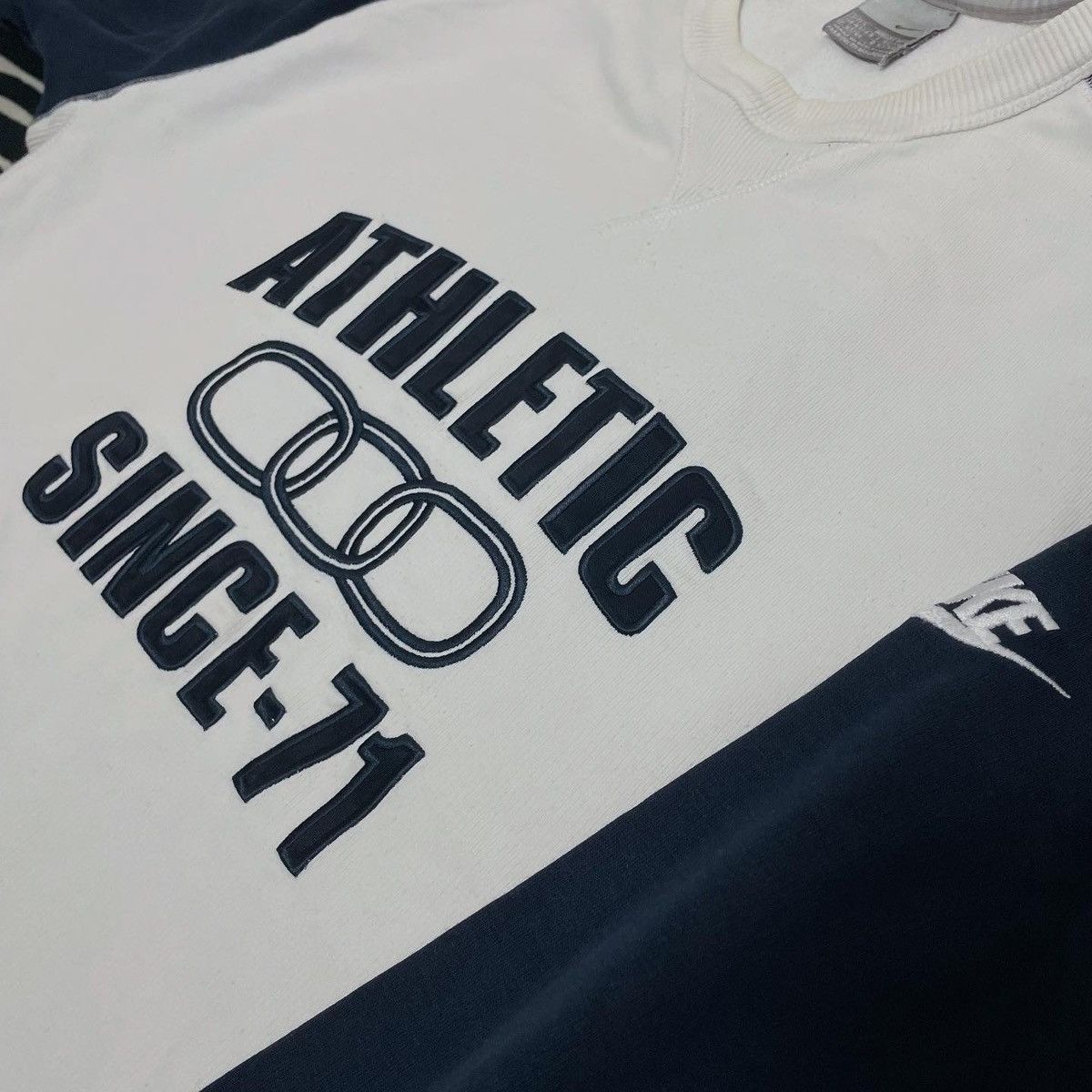 Nike × Vintage Vintage Sweatshirt Nike Y2K Big central logo Size US L / EU 52-54 / 3 - 4 Thumbnail