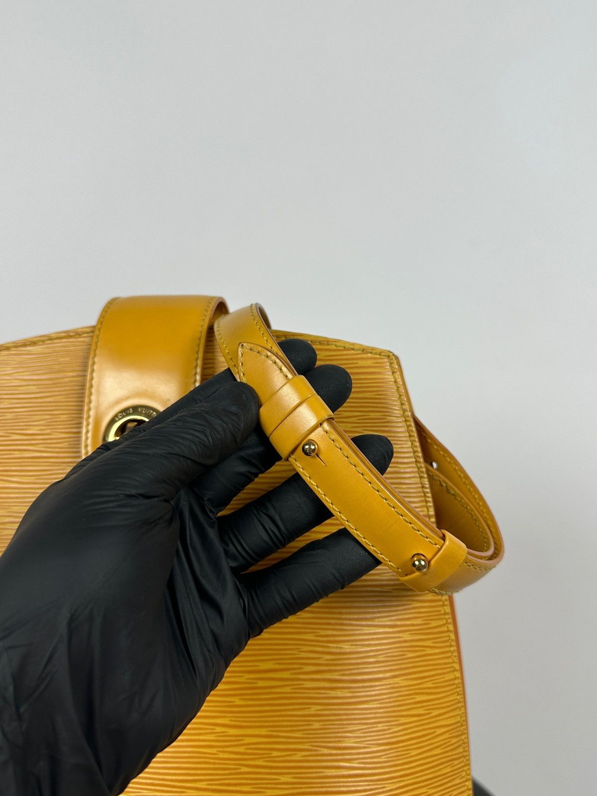 Louis Vuitton Louis Vuitton Epi Cluny Yellow Leather Shoulder Bag Size ONE SIZE - 11 Thumbnail
