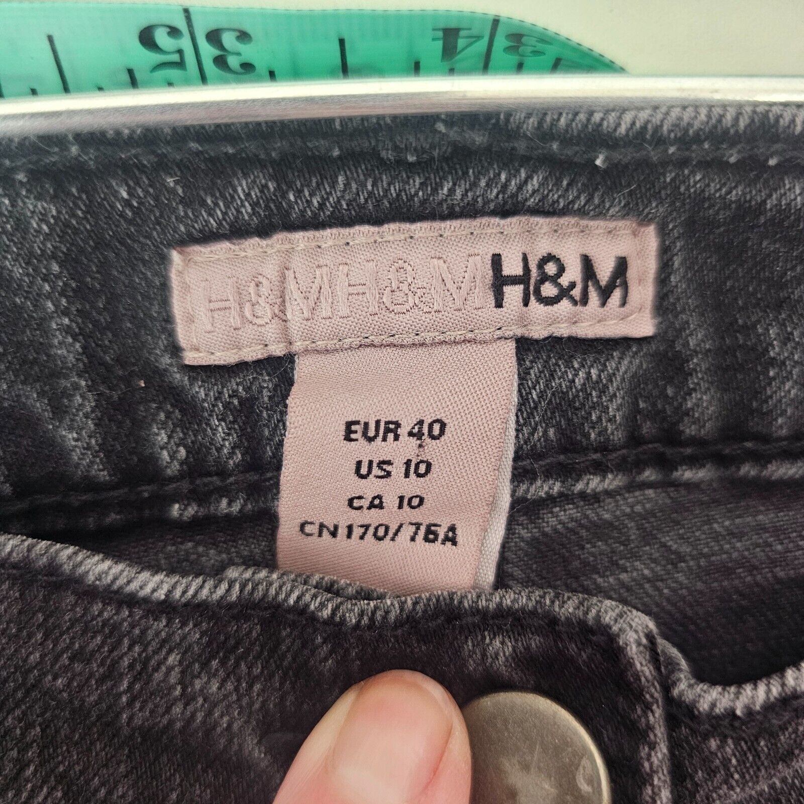 H&M H&M Gray Distressed Cut Off Raw Hem High Waist Jean Short 10 Size 32" / US 10 / IT 46 - 4 Thumbnail