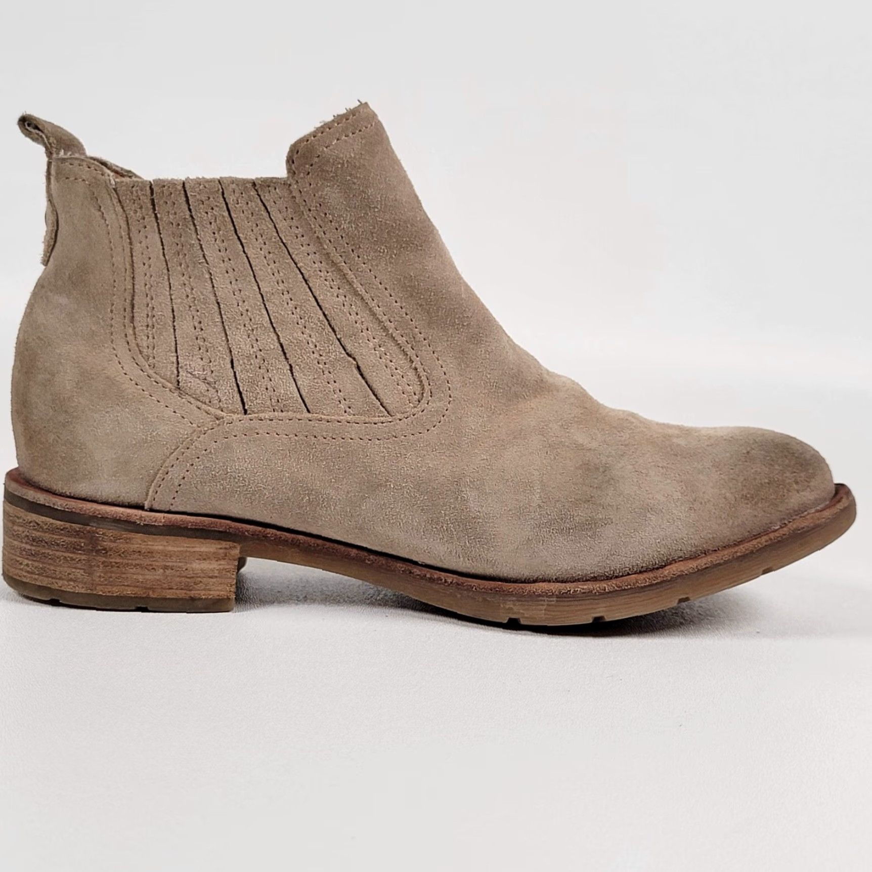 Vintage Sofft Bellis III Womens 8 M Beige Suede Chelsea Boots Block Heel Ankle Leather Insole Rubber Comfort Size US 8 / IT 38 - 6 Thumbnail