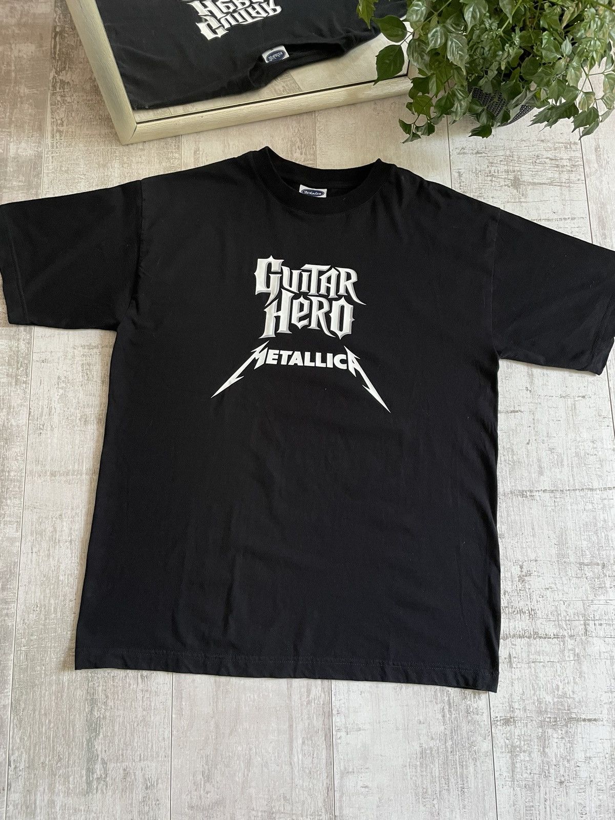 Band Tees Vintage 00’s Metallica Guitar Hero T-Shirt Black RARE Size US M / EU 48-50 / 2 - 2 Thumbnail