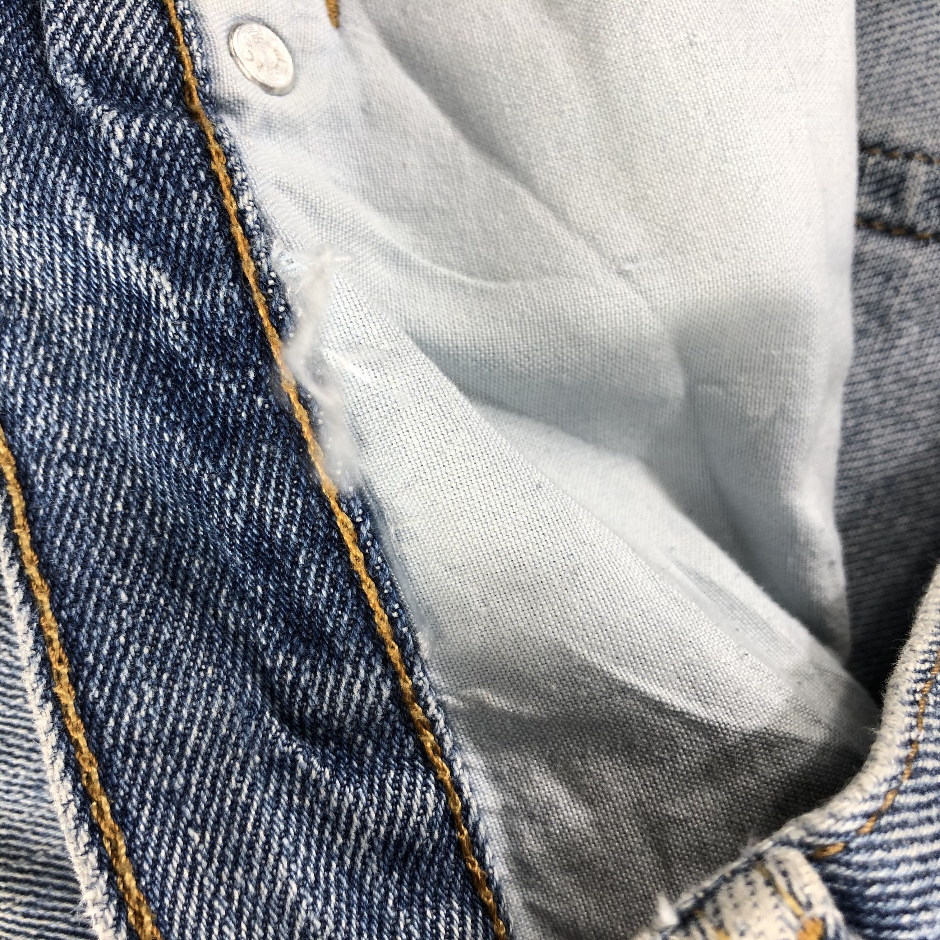Levi's Vintage Levis 550 Jeans Relaxed Fit Denim KJ869 Size US 36 / EU 52 - 11 Thumbnail