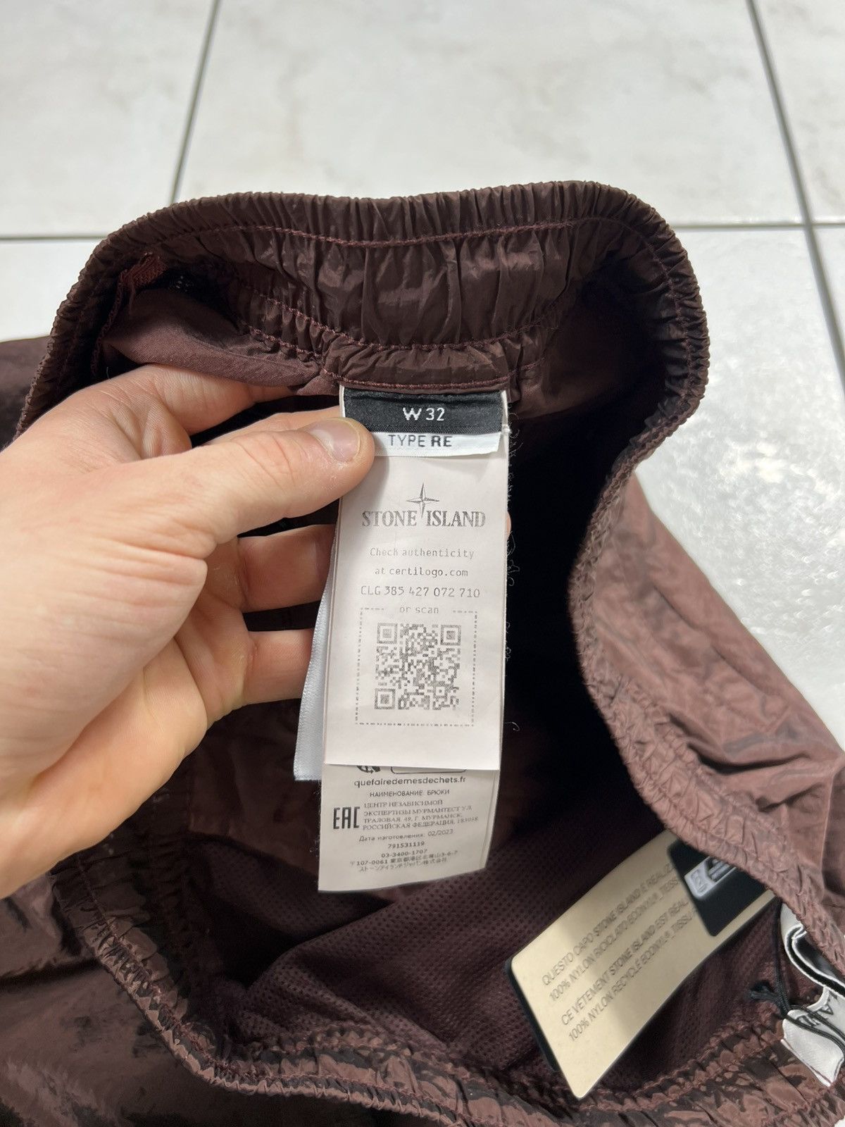 Stone Island Stone Island shiny nylon metal sweatpants burgundy baggy Size US 32 / EU 48 - 22 Thumbnail