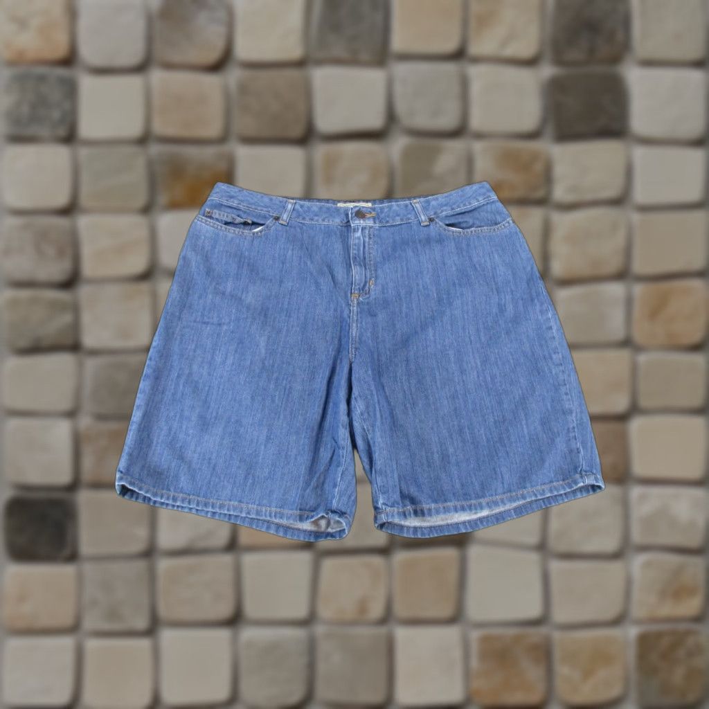 Vintage L.L.Bean Shorts Womens 18 Medium Wash Lightweight Denim Classic Fit Straight Blue Solid Size 40" / US 18 - 1 Thumbnail