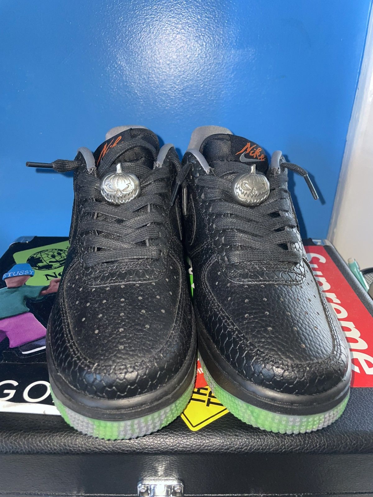 Nike AIR FORCE 1 ‘07 HALLOWEEN - HEADLESS HORSEMAN Size US 6 / EU 39 - 4 Thumbnail