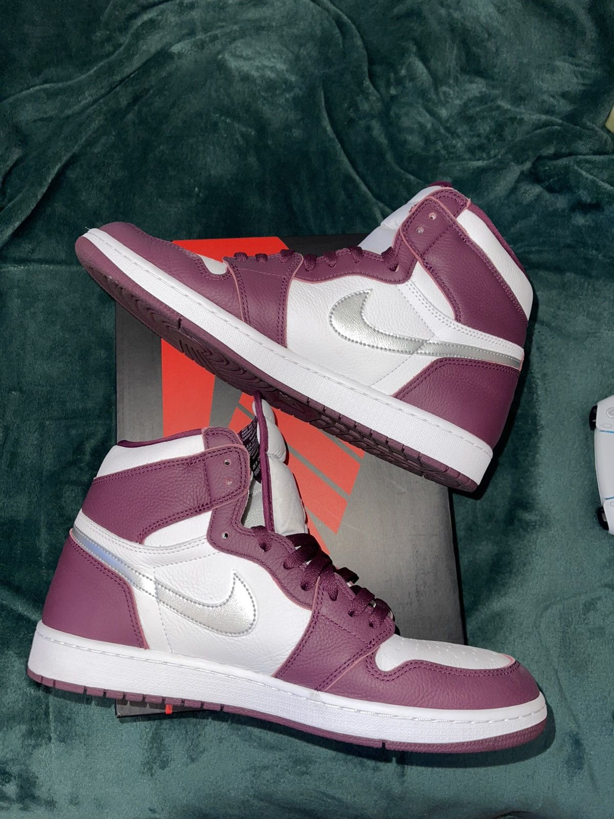 Jordan Brand × Nike Jordan 1 Retro ‘Bordeaux’ Size US 13 / EU 46 - 2 Thumbnail
