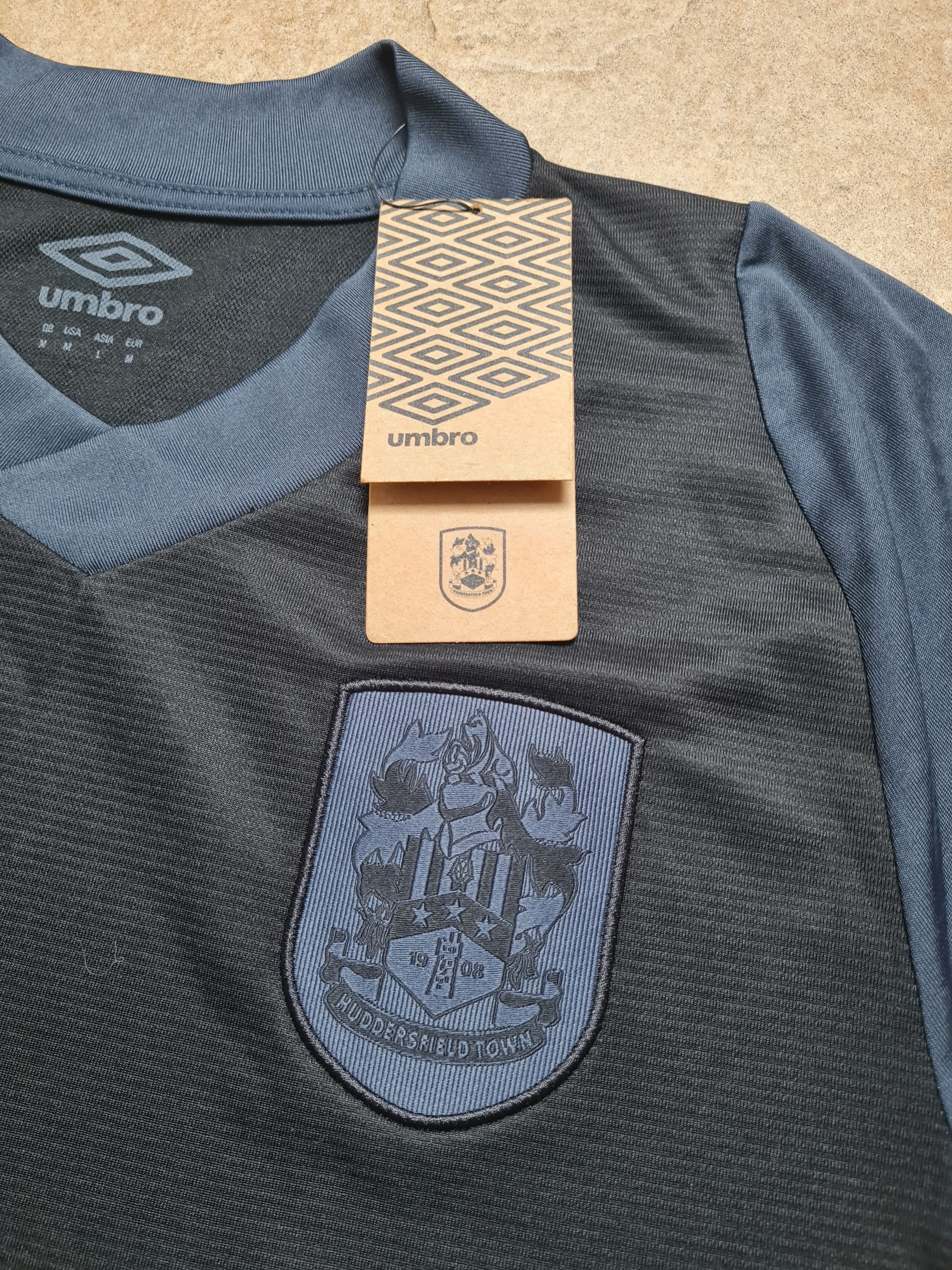 Umbro Umbro Huddersfield Town 2022/23 Soccer shirt Black Size M Size US M / EU 48-50 / 2 - 16 Thumbnail
