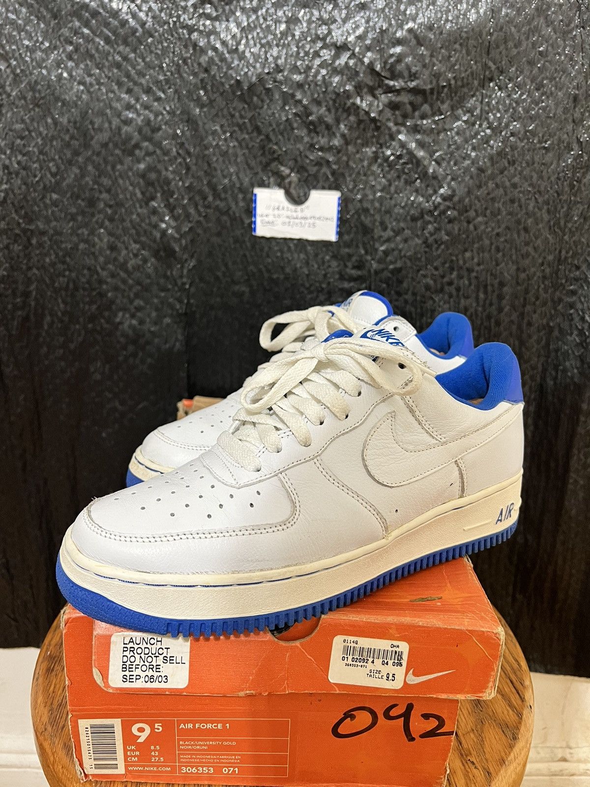 Nike 24hr FLASH SALE* Air Force 1 “2002” VERY RARE OG Size US 9 / EU 42 - 2 Thumbnail