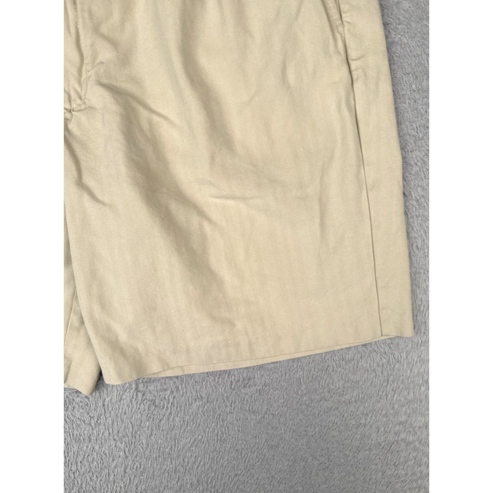 Tommy Bahama Tommy Bahama Shorts Mens 40 Khaki Silk Blend Pleated Chino Golf Herringbone Size US 40 / EU 56 - 2 Thumbnail