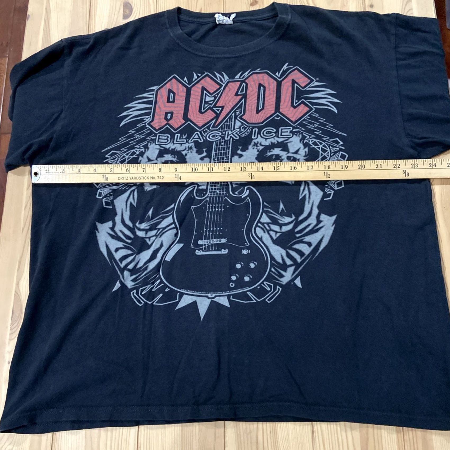 Vintage VINTAGE ACDC Black Ice Tour Rock Band Tee T Shirt XL Black Mens Band Music Rock 80s 90s 2000s Size US XL / EU 56 / 4 - 7 Thumbnail