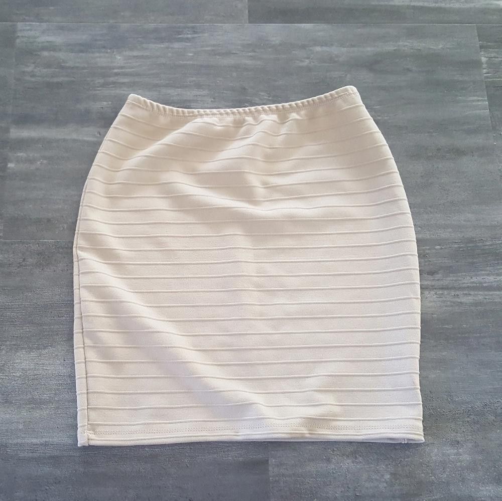 Fashion Nova Nude Lined Fashion Nova High Waisted Mini Size 32" / US 10 / IT 46 - 1 Thumbnail
