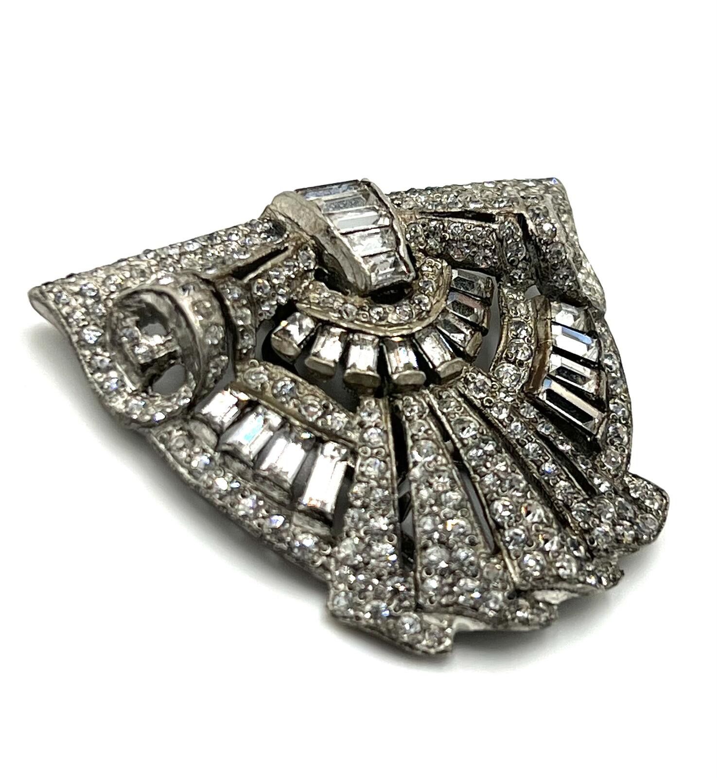 Other Antique Silvertone Rhinestone Art Deco Fur/Dress Clip Size ONE SIZE - 7 Thumbnail
