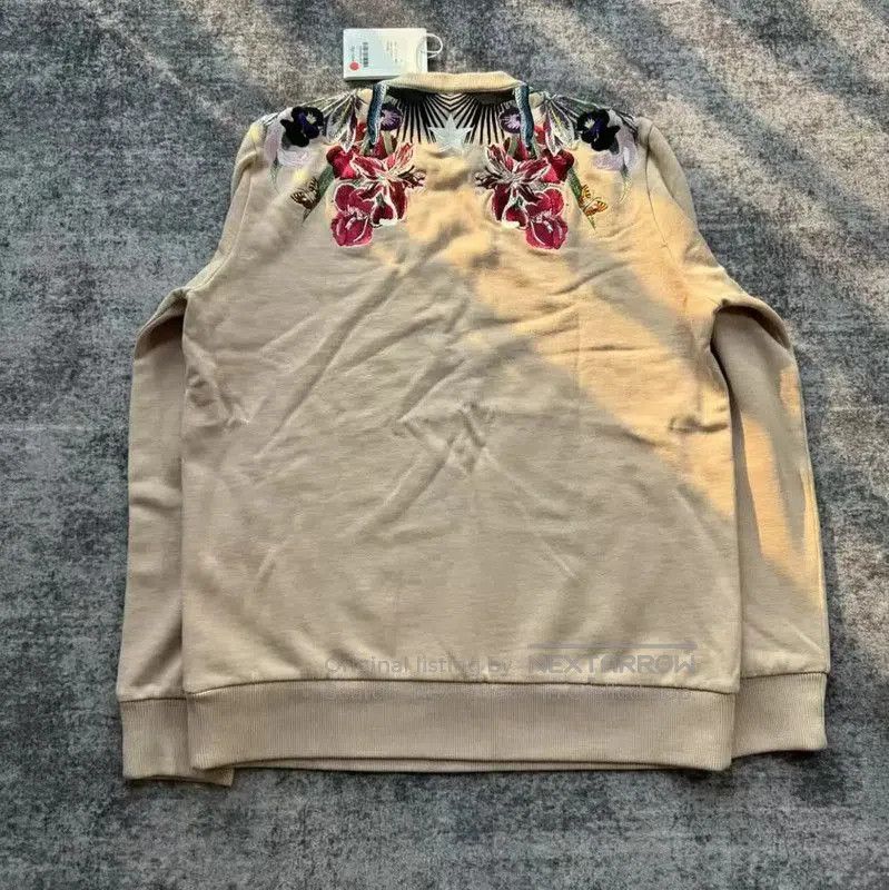 Givenchy Givenchy Khaki Women's Sweatshirt with Floral Embroidery . Size M / US 6-8 / IT 42-44 - 2 Thumbnail