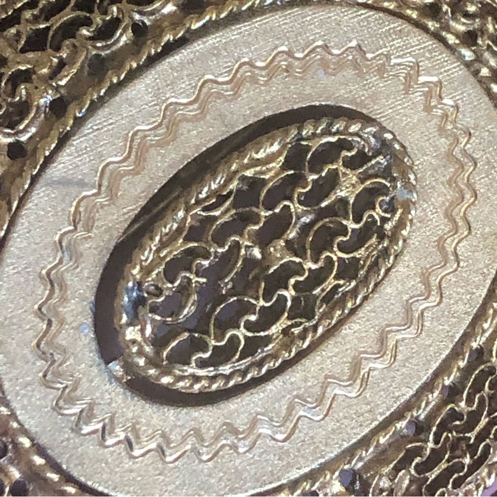 Vintage Vintage gold filigree cameo style large brooch pin Size ONE SIZE - 9 Thumbnail