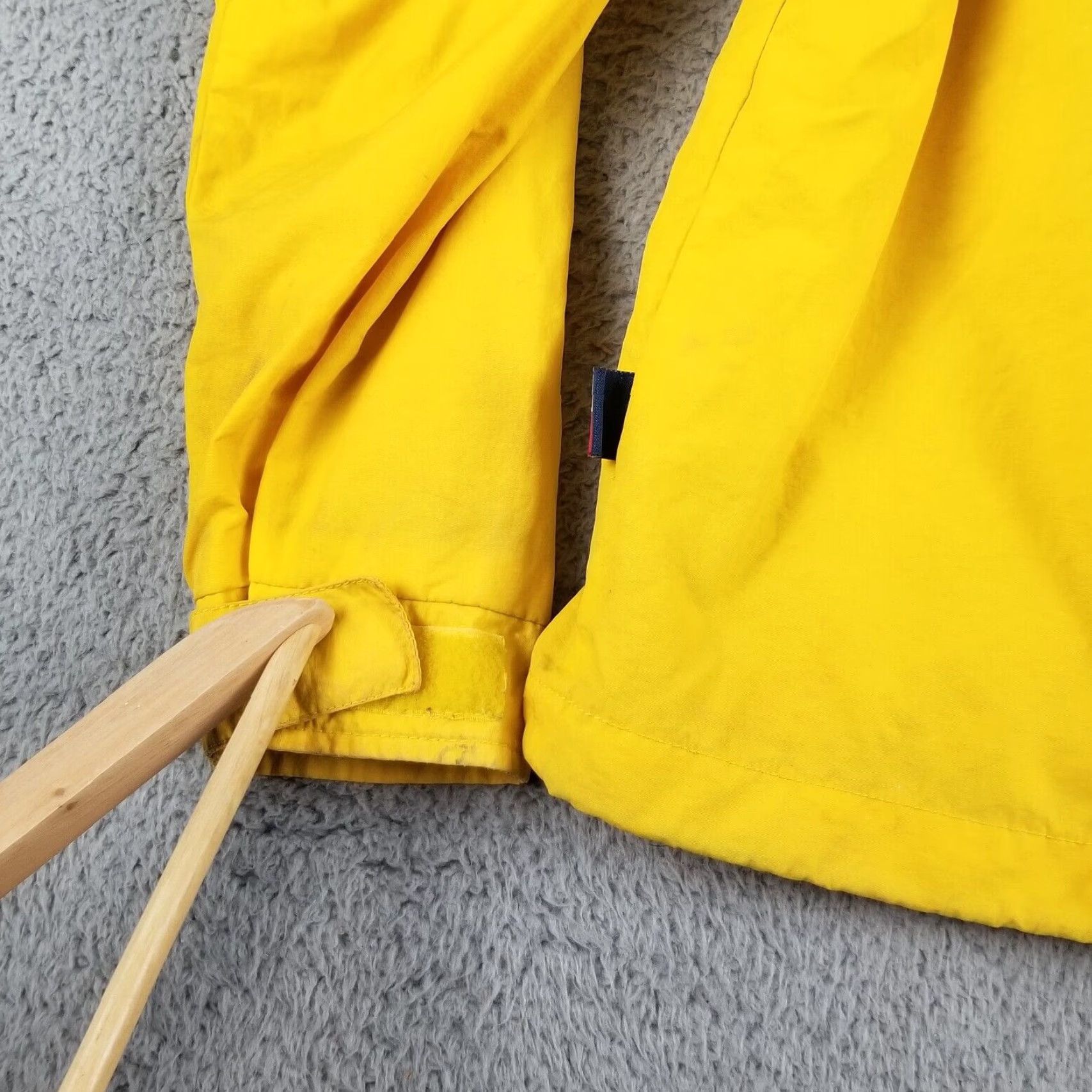 Tommy Hilfiger Vintage Tommy Hilfiger Rain Jacket Windbreaker Men Medium Flag Utility Hooded Yellow Size US M / EU 48-50 / 2 - 3 Thumbnail