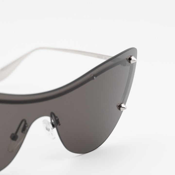 Alexander McQueen Alexander McQueen AM0413S 007 Sunglasses Silver Shield Frame Size ONE SIZE - 7 Thumbnail