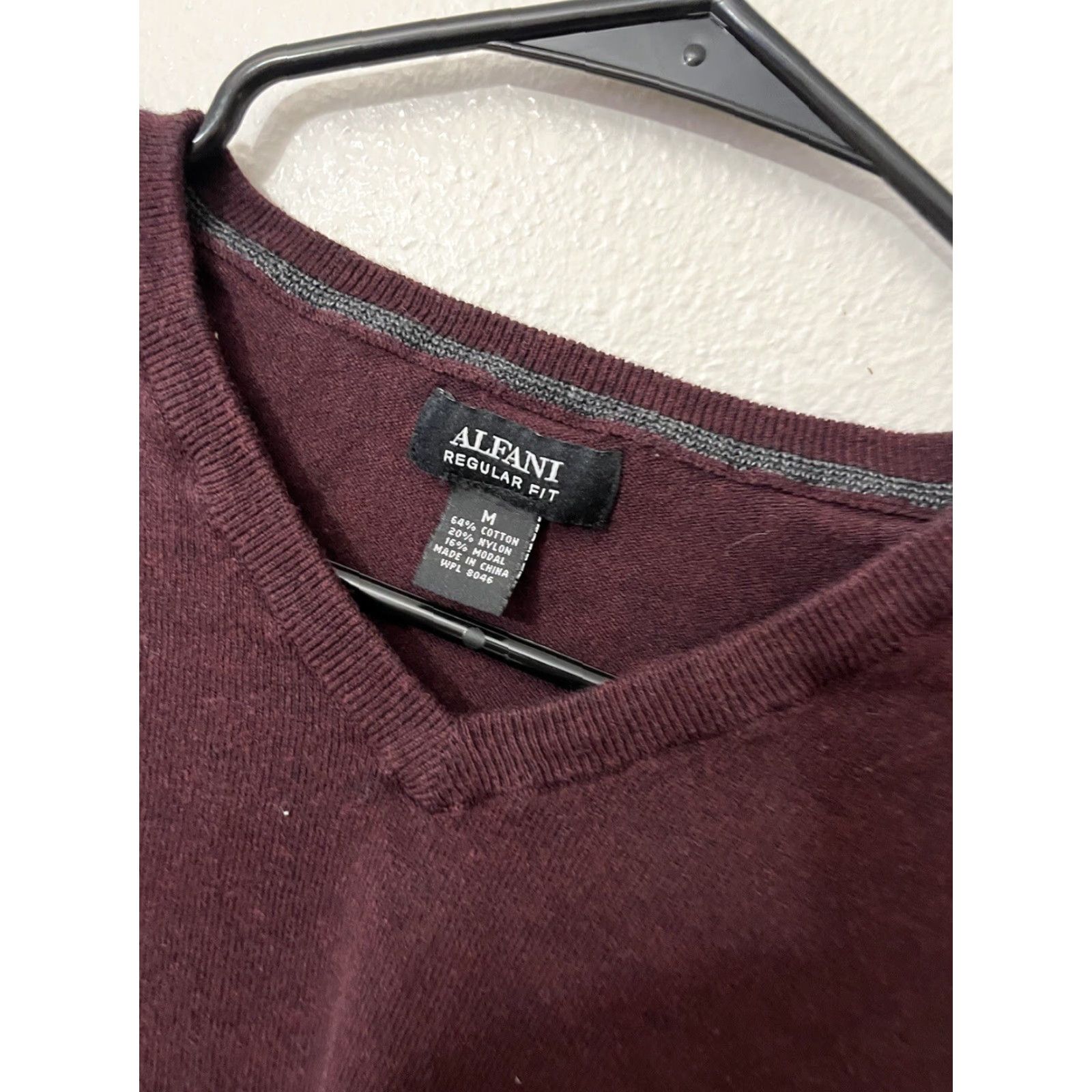 Alfani VINTAGE Alfani Sweater Shirt Long Sleeve V-Neck Cotton Red M Mens Regular Fit Maroon Top - 1980s Concert Knit Size US M / EU 48-50 / 2 - 3 Thumbnail