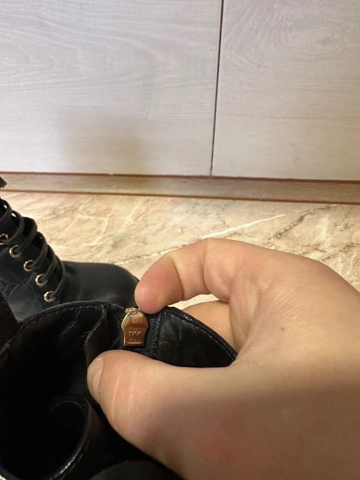 Louis Vuitton Louis Vuitton Star Trail Ankle Boot Black Size 37.5 Size US 7.5 / IT 37.5 - 13 Thumbnail