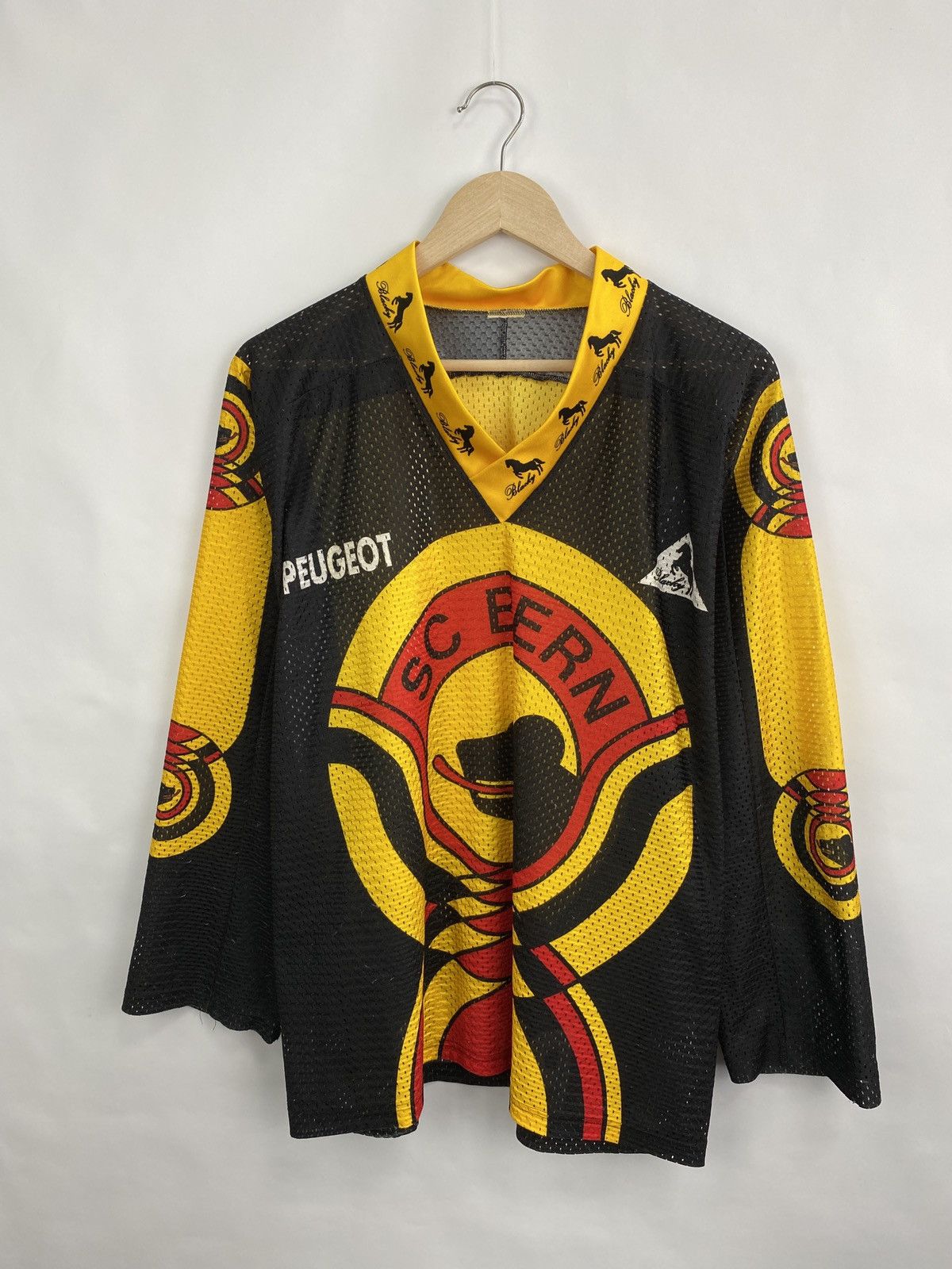 NHL 🇨🇭 Vintage 90s SC Bern Switzerland Hockey Jersey Peugeot Size US M / EU 48-50 / 2 - 3 Thumbnail