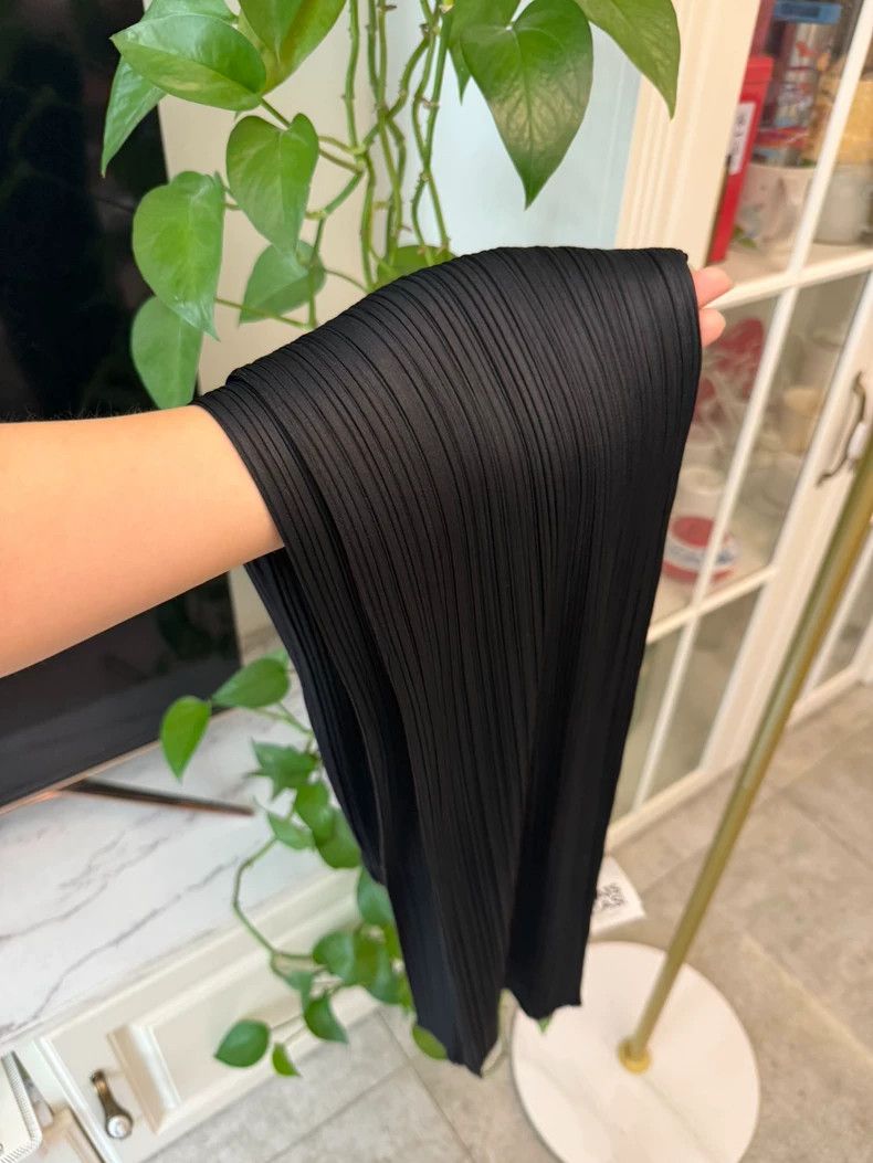 Issey Miyake Issey Miyake size:4 Black pleated straight-leg pants Size 31" - 7 Thumbnail