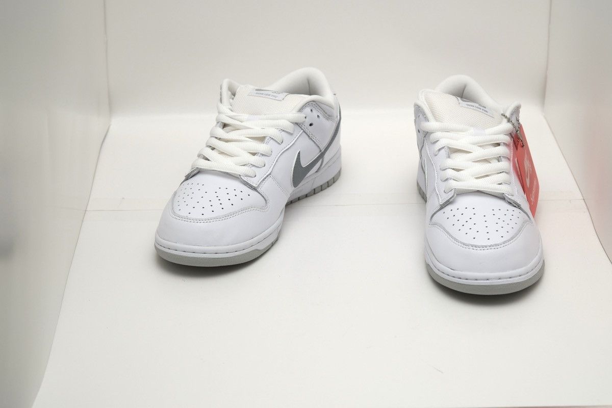 Nike × Supreme SUPREME 94 Nike SB Dunk Low OG QS FW25 White Silver Size US 9 / EU 42 - 8 Thumbnail