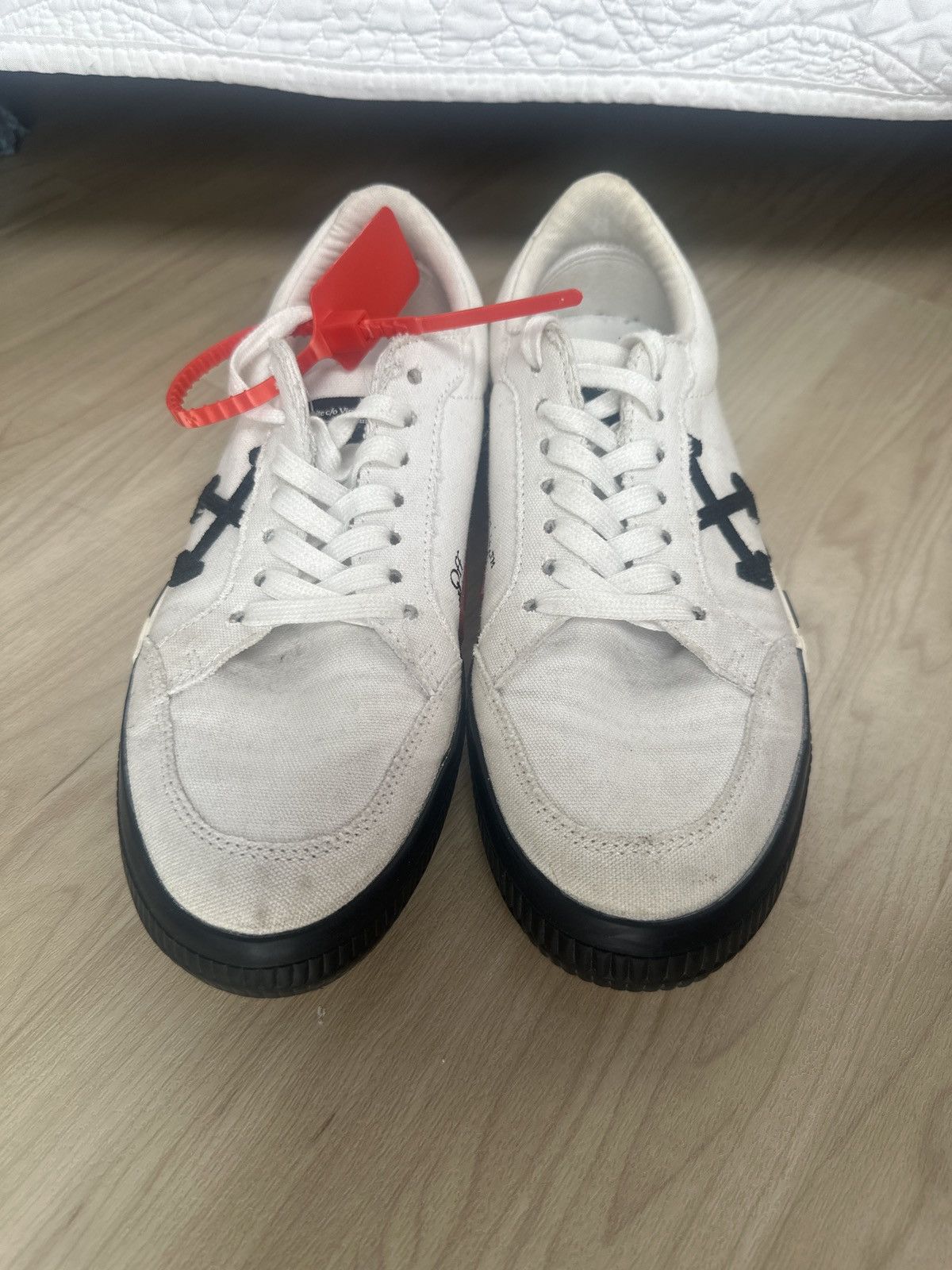 Off-White Off-White Vulcanized Low-Top Sneakers Size US 6 / EU 39 - 3 Thumbnail