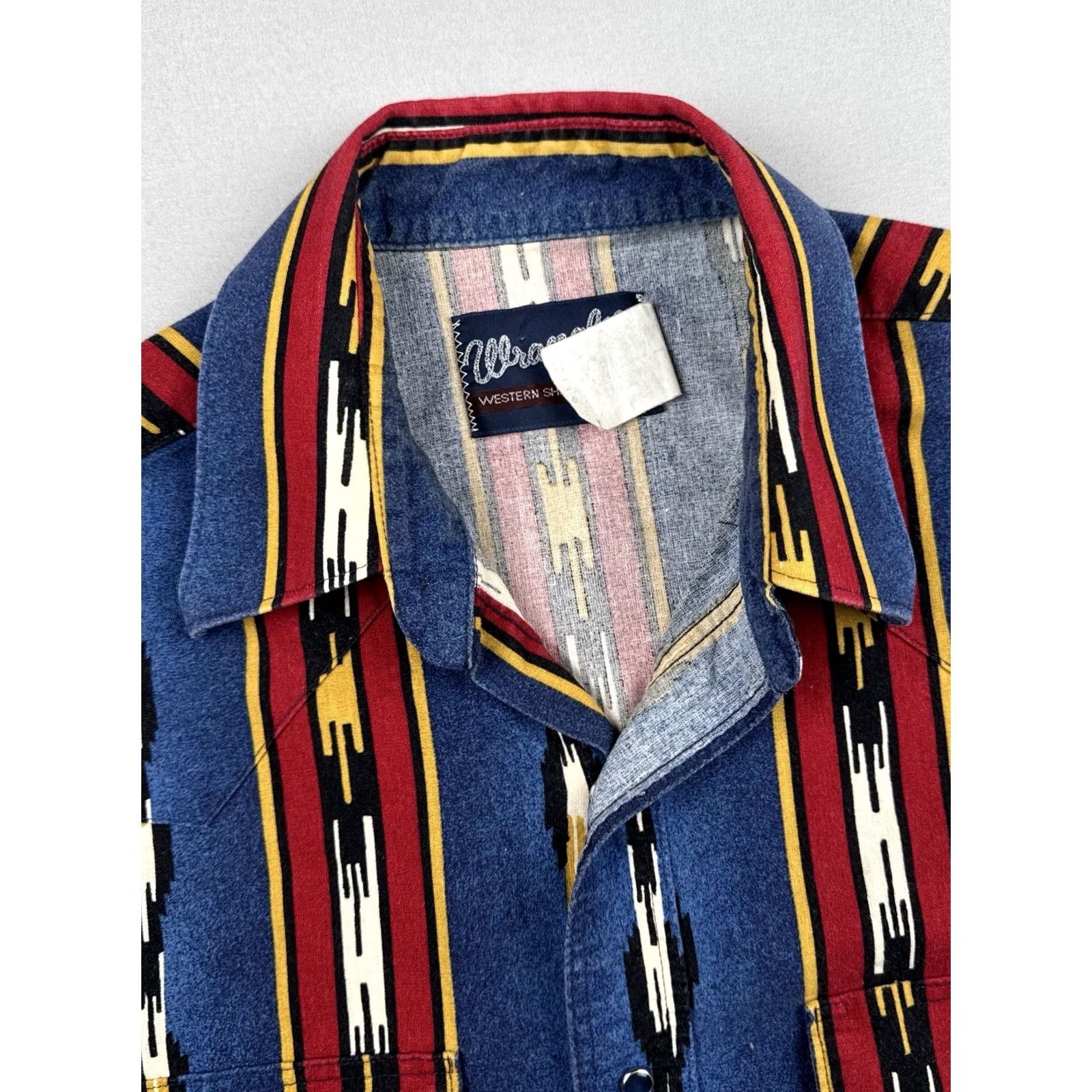 Wrangler VINTAGE Wrangler Aztec Stripe Pearl Snap Shirt Blue M Mens Wrangler Shirt Size US M / EU 48-50 / 2 - 6 Thumbnail