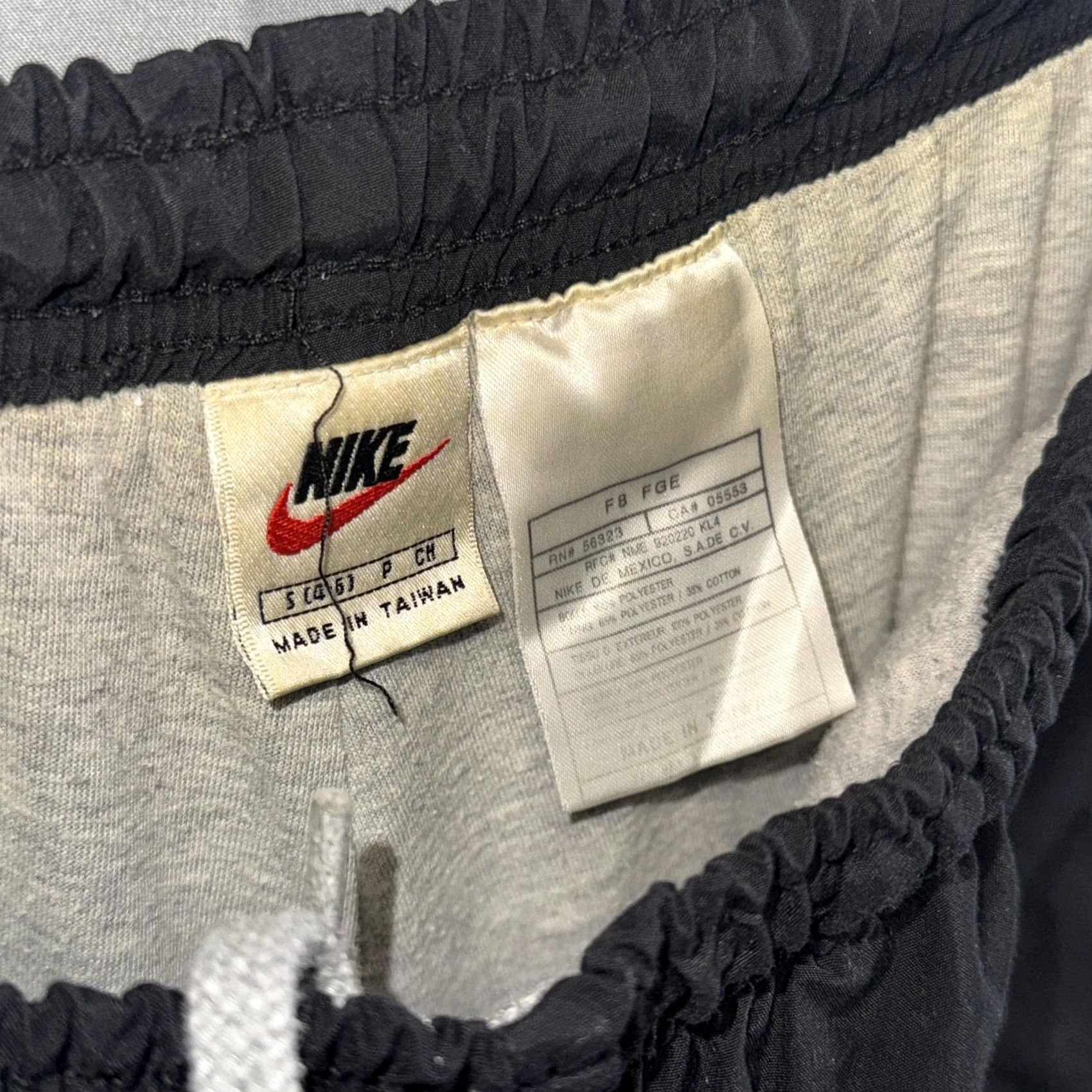 Nike VINTAGE Nike Pants Mens Small Black White Track Warm Up Ankle Zip Swoosh 90s Size US 29 - 4 Thumbnail