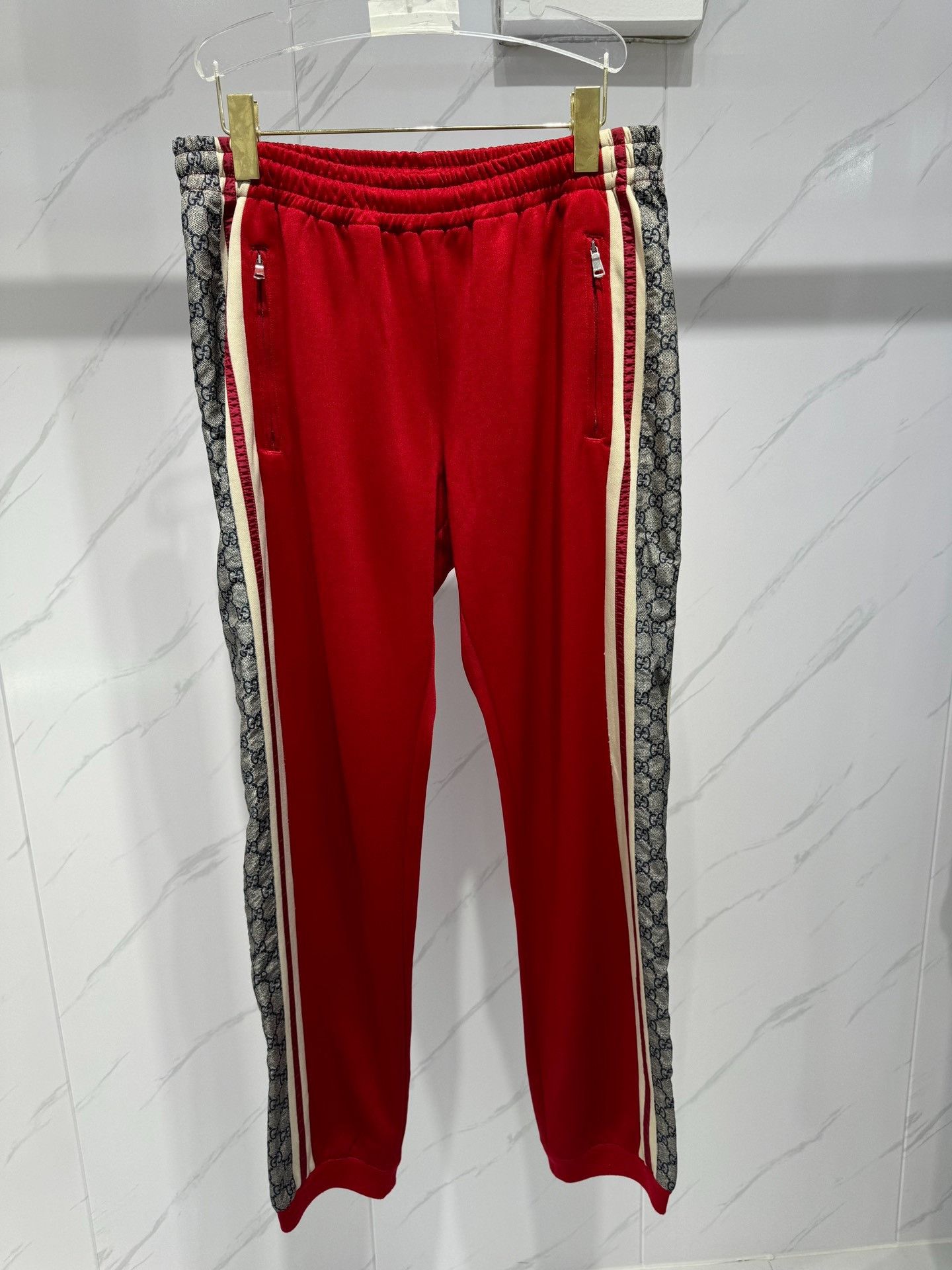Gucci GUCCI Gucci red side stripe logo sports school uniform trou Size US 30 / EU 46 - 1 Thumbnail