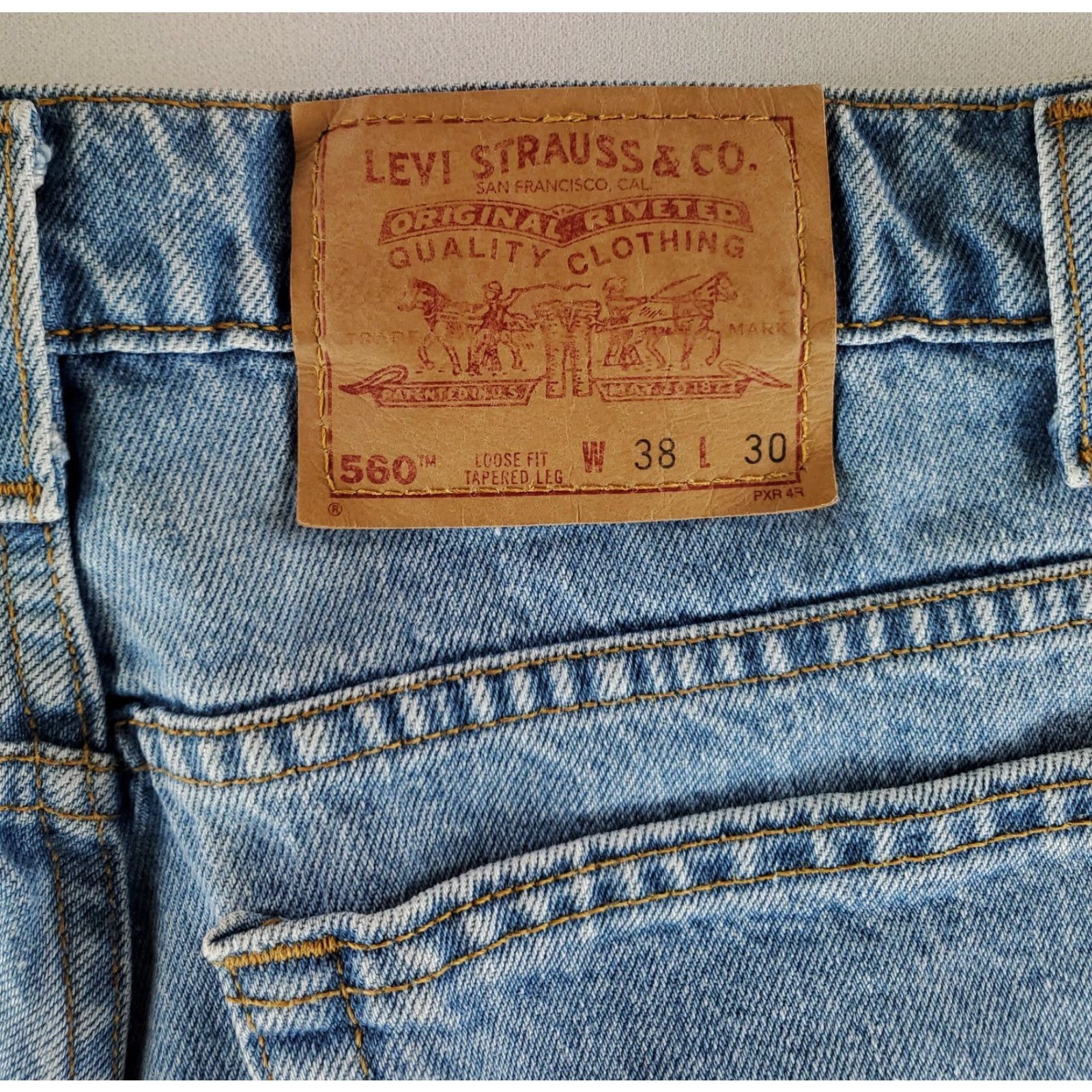 Levi's VINTAGE Levi's 560 Jeans Mens 38x30 Blue Loose Fit 90s Tapered Men Size US 38 / EU 54 - 5 Thumbnail