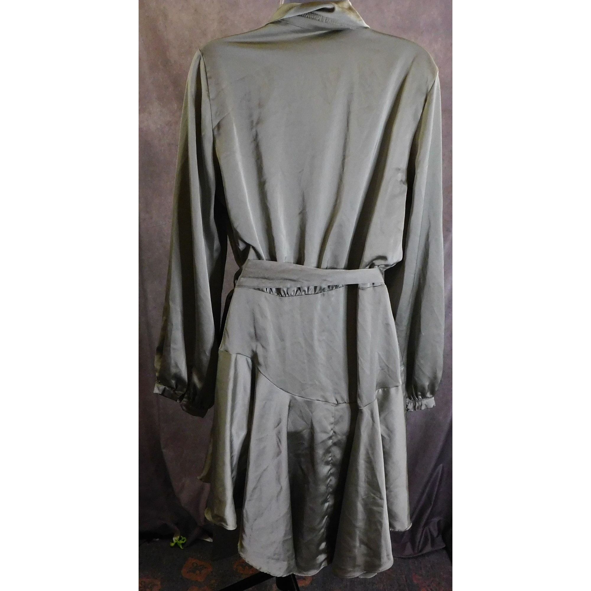 Other Club L London Silky Grey Ruffle Wrap Dress Size XL / US 12-14 / IT 48-50 - 2 Thumbnail