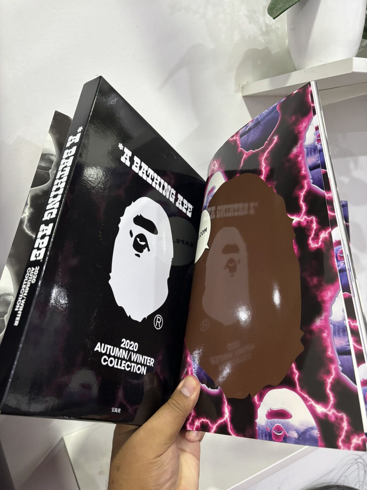 Bape Bathing Ape 2020 Autumn/Winter Collection Magazine Slingbag Size ONE SIZE - 6 Thumbnail