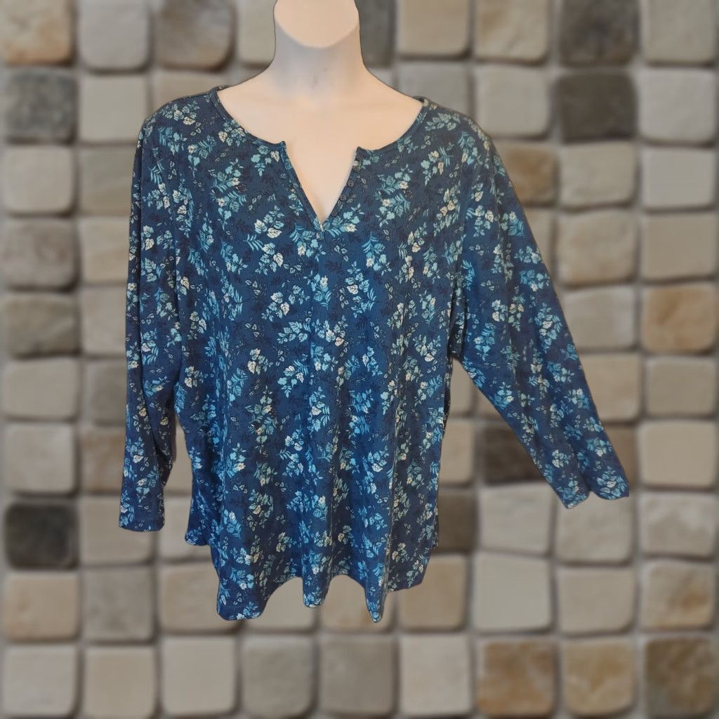 Essentials Essentials by Maggie Teal Floral Ribbed Texture V-Neck Top Shirt Plus 30/32 Blue Women Mens Girls Size 4XL / US 24-26 - 1 Thumbnail