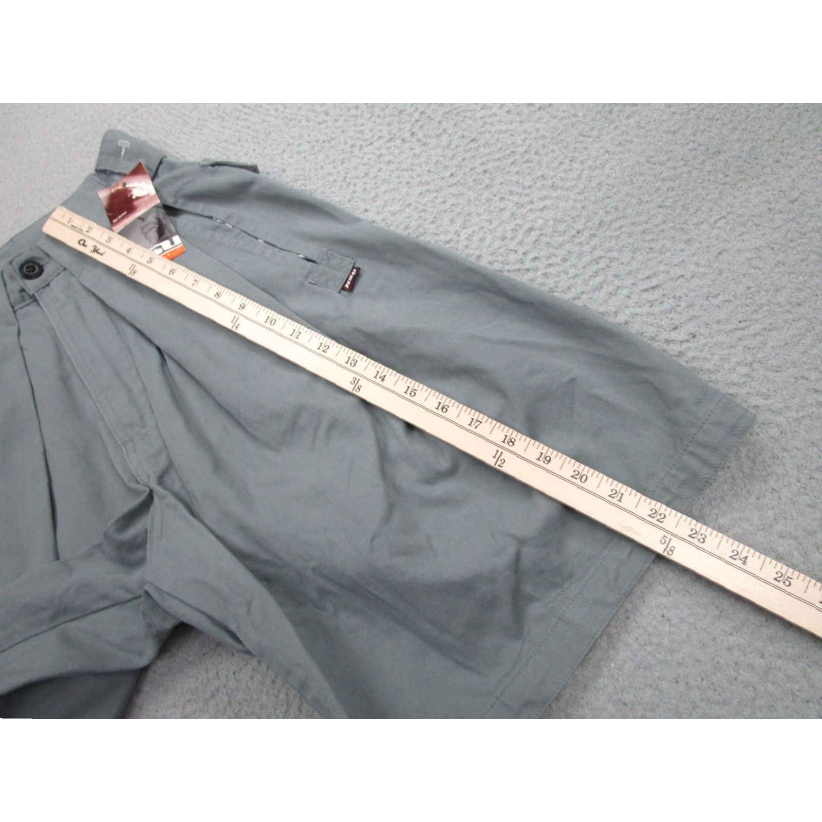 Vintage VINTAGE NSU North Shore Underground Shorts Mens 24 Gray Pleated Hawaii Built 1990s Casual Cotton 12in Inseam Mens Size US 27 - 7 Thumbnail